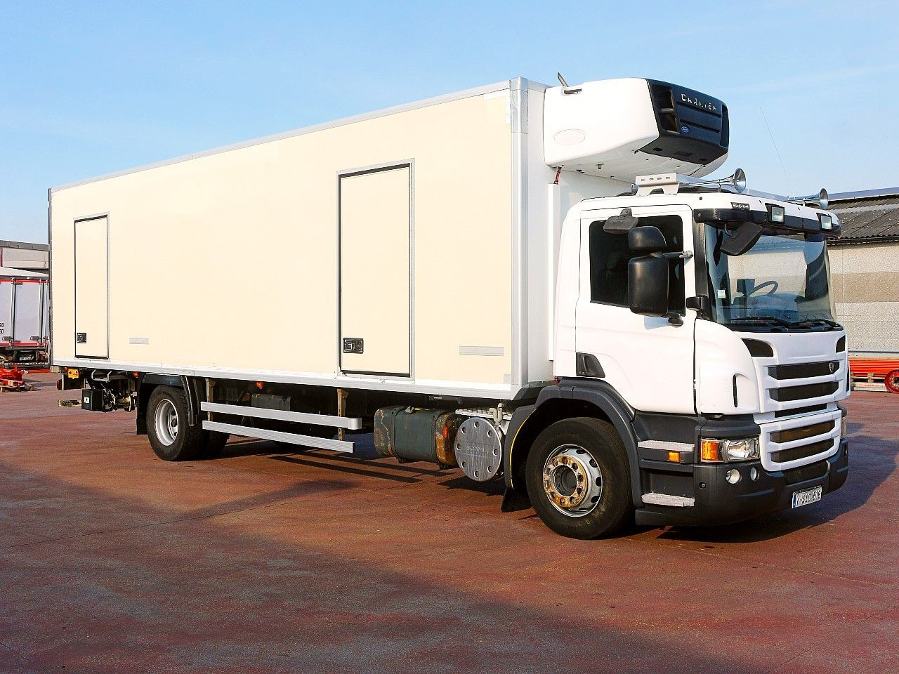 Scania P 230 KUHLKOFFER CARRIER SUPRA 950 MT A/C Scania P 230 KUHLKOFFER CARRIER SUPRA 950 MT A/C - Truk berpendingin: gambar 2 Scania P 230 KUHLKOFFER CARRIER SUPRA 950 MT A/C Scania P 230 KUHLKOFFER CARRIER SUPRA 950 MT A/C - Truk berpendingin: gambar 2