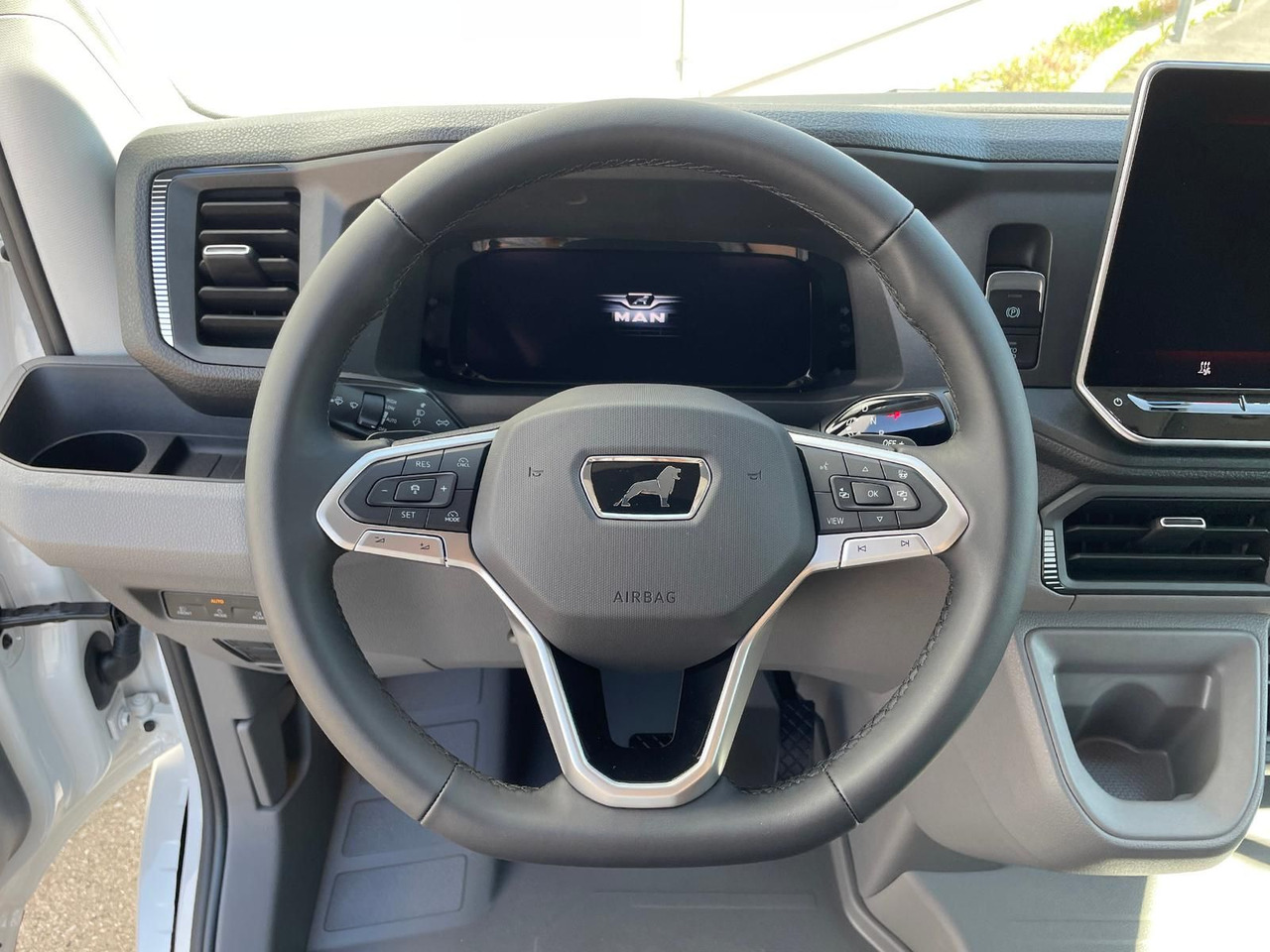 Van panel MAN TGE 3.180 L3H3 Kasten STANDHZ ACC NAVI KAMERA: gambar 13 Van panel MAN TGE 3.180 L3H3 Kasten STANDHZ ACC NAVI KAMERA: gambar 13