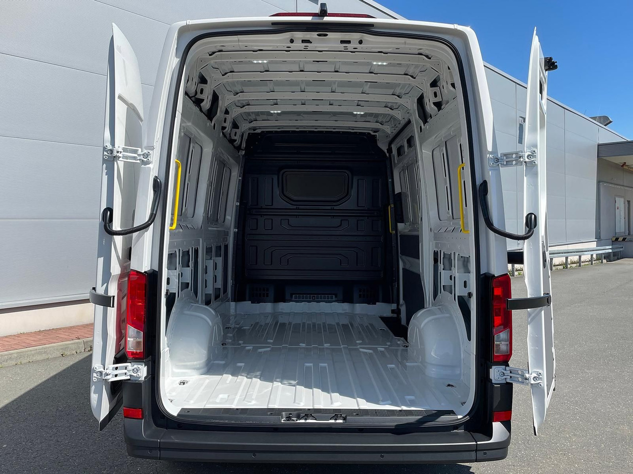 Van panel MAN TGE 3.180 L3H3 Kasten STANDHZ ACC NAVI KAMERA: gambar 11 Van panel MAN TGE 3.180 L3H3 Kasten STANDHZ ACC NAVI KAMERA: gambar 11