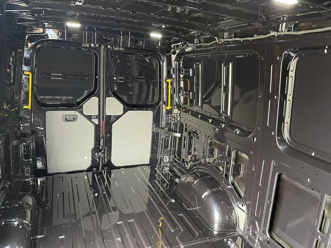 Mobil MAN TGE 3.200 L3H2 Kasten 4x4 Individual S ACC STHZ: gambar 11