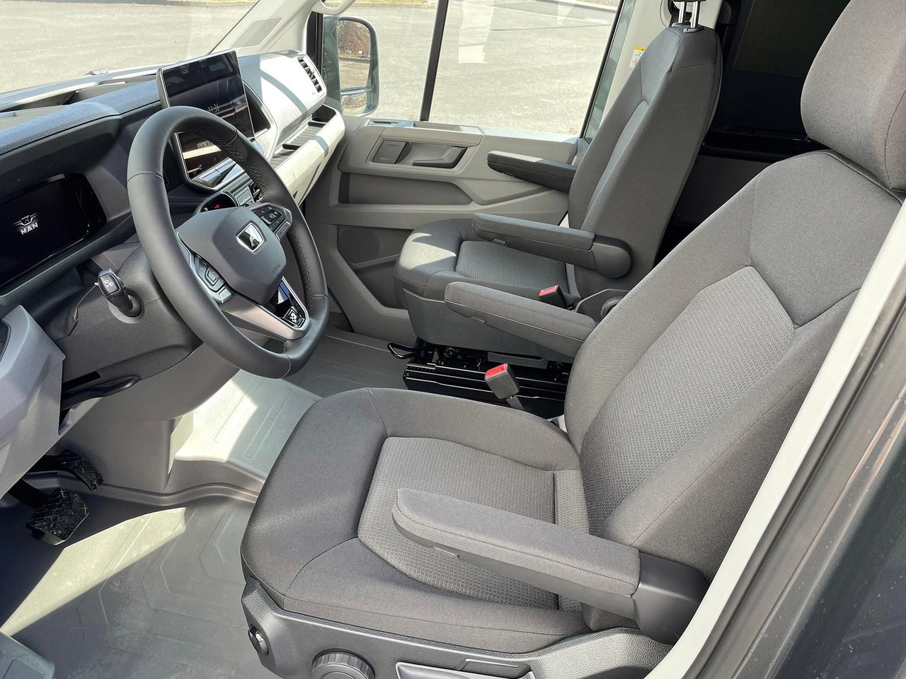 Mobil MAN TGE 3.200 L3H3 Kasten 4x4 CAMPER DREHSITZE AHK: gambar 31