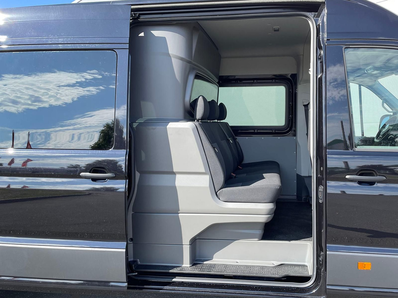 Volkswagen Crafter 35 Kasten PLUS L4H3 6SITZE MIXTO NAV AHK - Van panel, Van kombi: gambar 1 Volkswagen Crafter 35 Kasten PLUS L4H3 6SITZE MIXTO NAV AHK - Van panel, Van kombi: gambar 1
