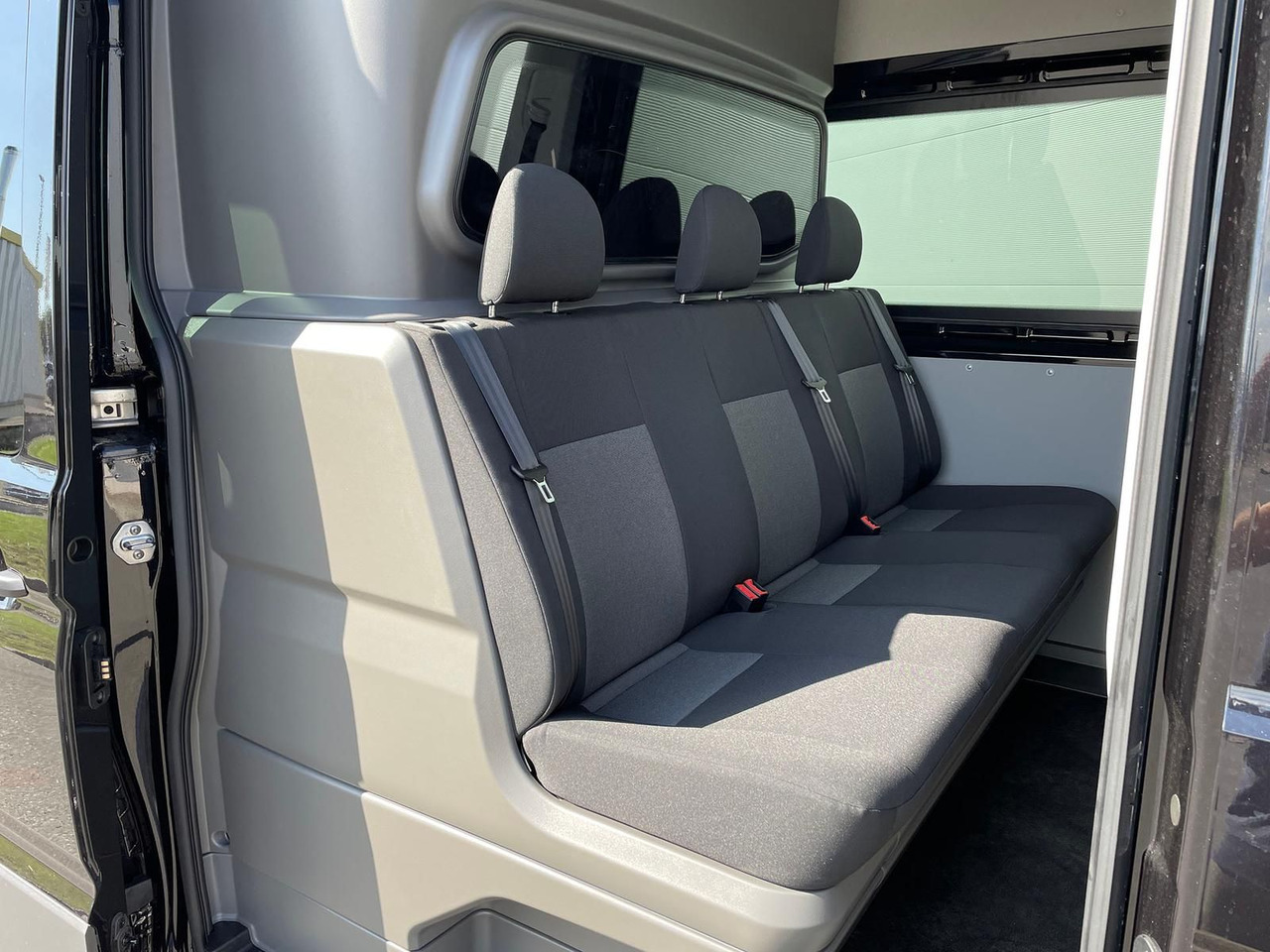 Volkswagen Crafter 35 Kasten PLUS L4H3 6SITZE MIXTO NAV AHK - Van penumpang: gambar 2 Volkswagen Crafter 35 Kasten PLUS L4H3 6SITZE MIXTO NAV AHK - Van penumpang: gambar 2