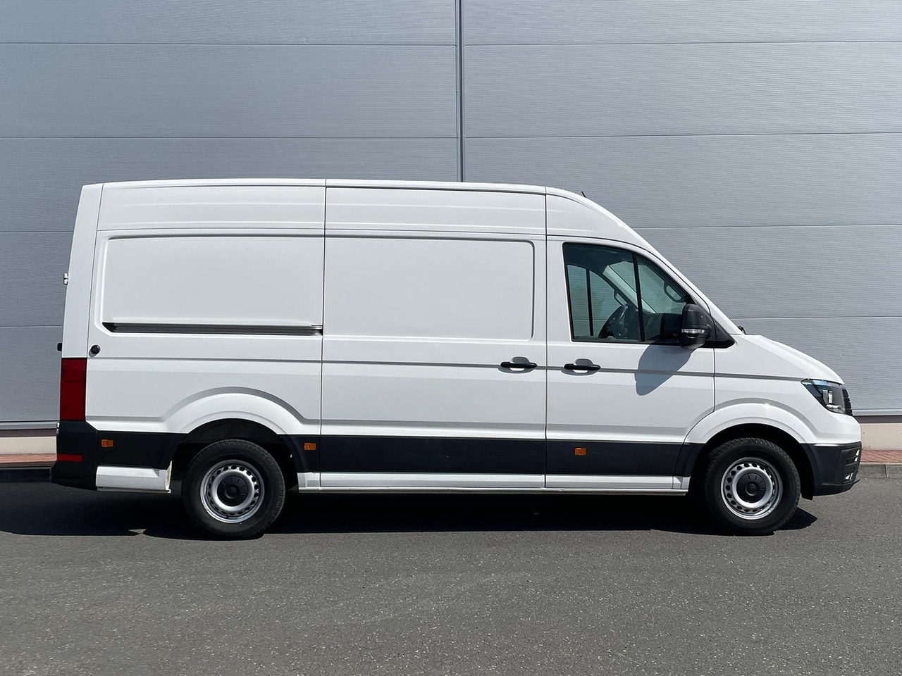 Volkswagen Crafter Kasten 35 L3H3 RWD AHK SITZH 2Schiebetür - Van panel: gambar 5 Volkswagen Crafter Kasten 35 L3H3 RWD AHK SITZH 2Schiebetür - Van panel: gambar 5