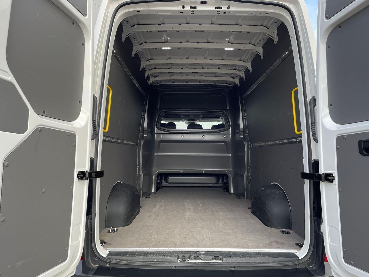 Volkswagen Crafter MIXTO 35 L4H3 NAVI DAB KLIMA KAMERA - Van panel, Van kombi: gambar 5 Volkswagen Crafter MIXTO 35 L4H3 NAVI DAB KLIMA KAMERA - Van panel, Van kombi: gambar 5