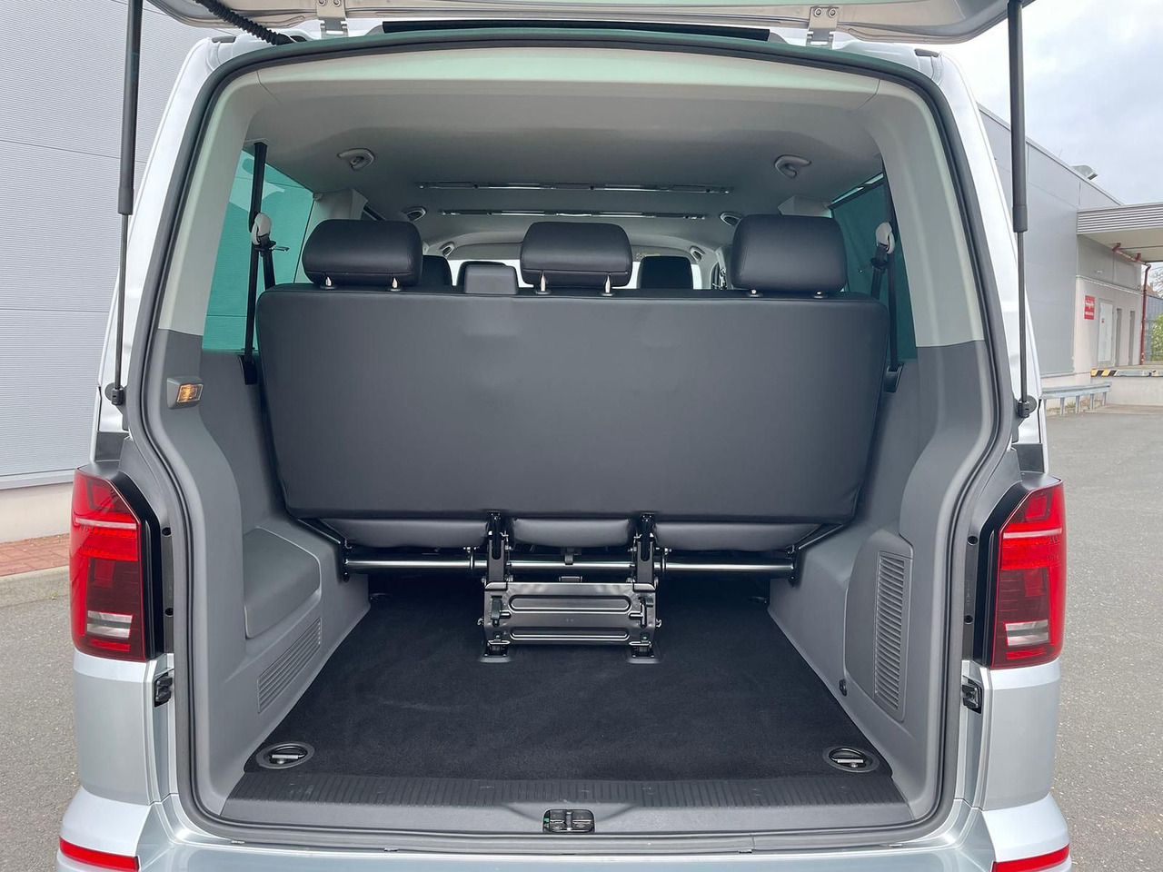 Van penumpang Volkswagen T6.1 Caravelle Highline STANDHZ NAVI LEDER PDC: gambar 9