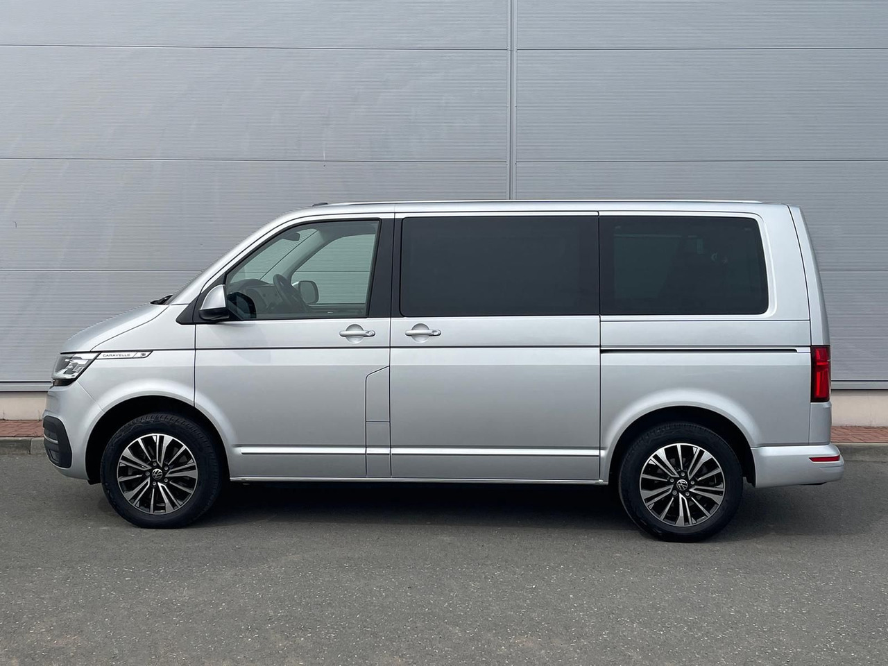Van penumpang Volkswagen T6.1 Caravelle Highline STANDHZ NAVI LEDER PDC: gambar 6