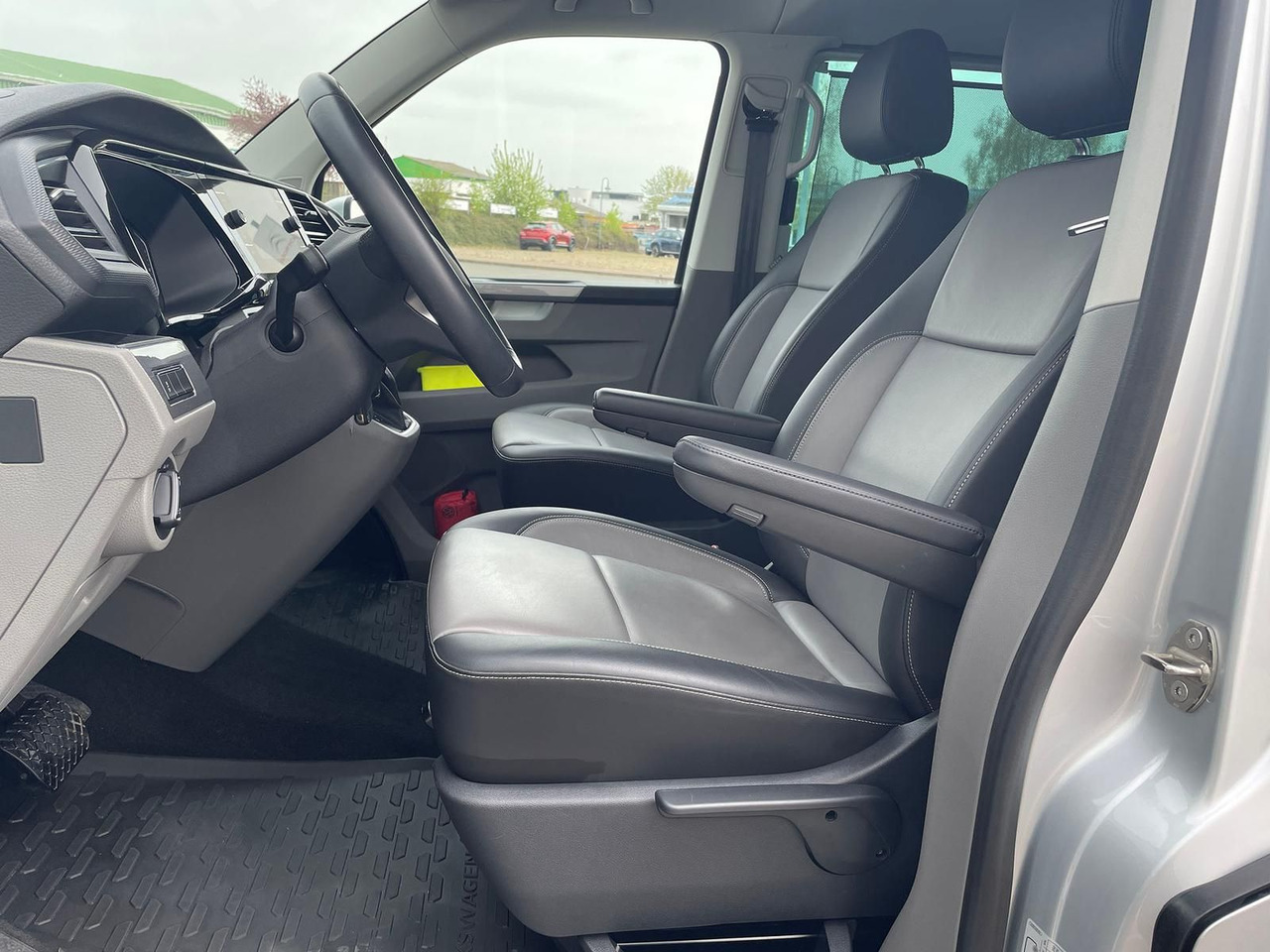 Van penumpang Volkswagen T6.1 Caravelle Highline STANDHZ NAVI LEDER PDC: gambar 23