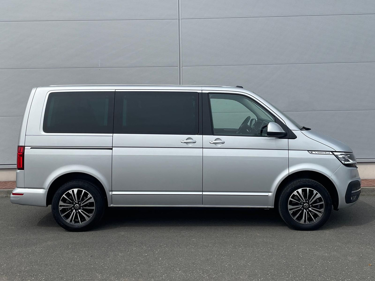 Volkswagen T6.1 Caravelle Highline STANDHZ NAVI LEDER PDC - Van penumpang: gambar 5 Volkswagen T6.1 Caravelle Highline STANDHZ NAVI LEDER PDC - Van penumpang: gambar 5