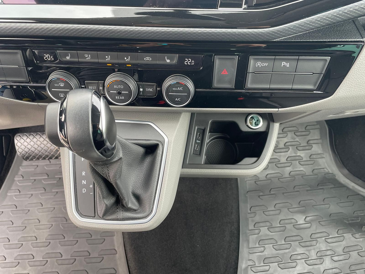 Van penumpang Volkswagen T6.1 Caravelle Highline STANDHZ NAVI LEDER PDC: gambar 29