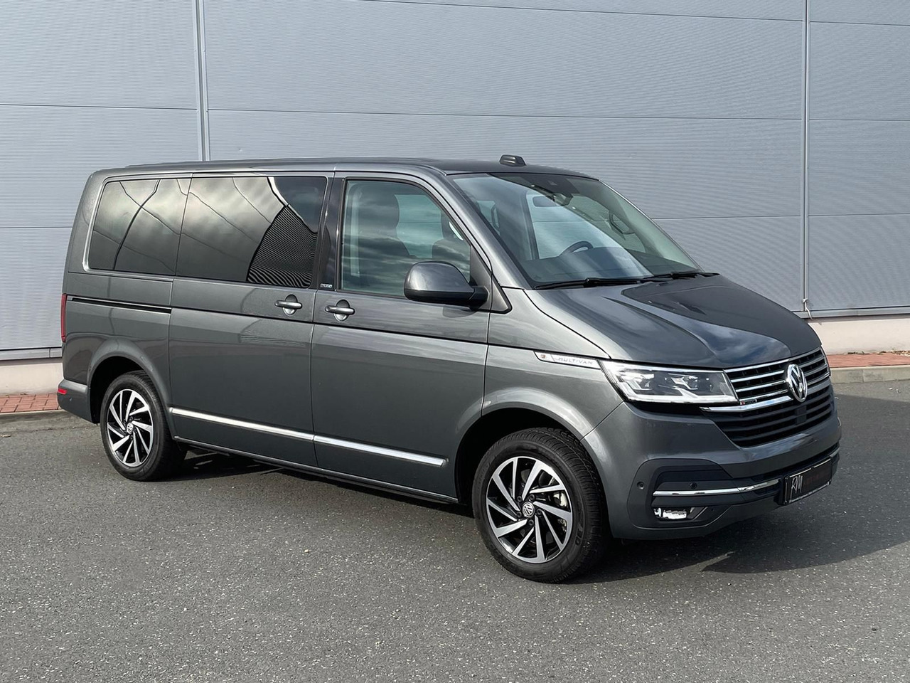 Volkswagen T6.1 Multivan Comfortline 4M ACC KAMERA SITZHZ - Van penumpang: gambar 2 Volkswagen T6.1 Multivan Comfortline 4M ACC KAMERA SITZHZ - Van penumpang: gambar 2