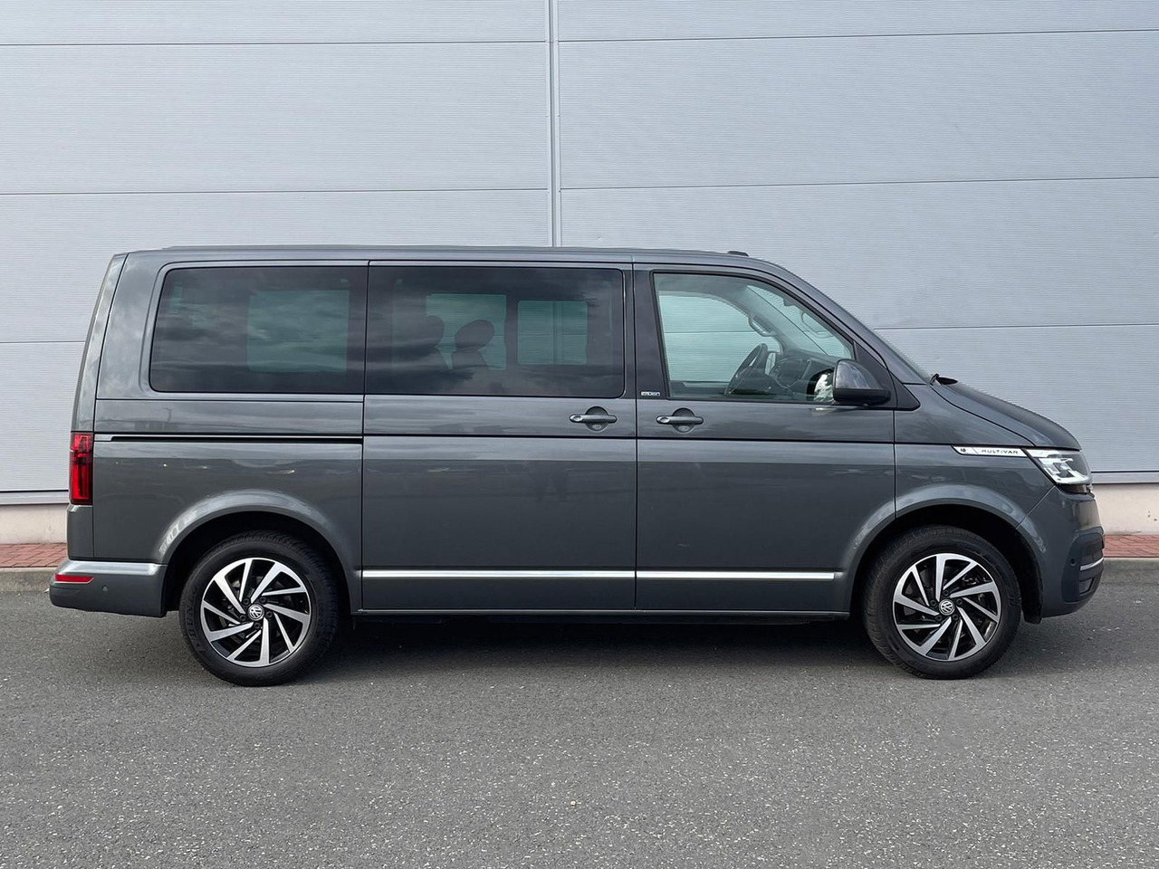 Volkswagen T6.1 Multivan Comfortline 4M ACC KAMERA SITZHZ - Van penumpang: gambar 5 Volkswagen T6.1 Multivan Comfortline 4M ACC KAMERA SITZHZ - Van penumpang: gambar 5
