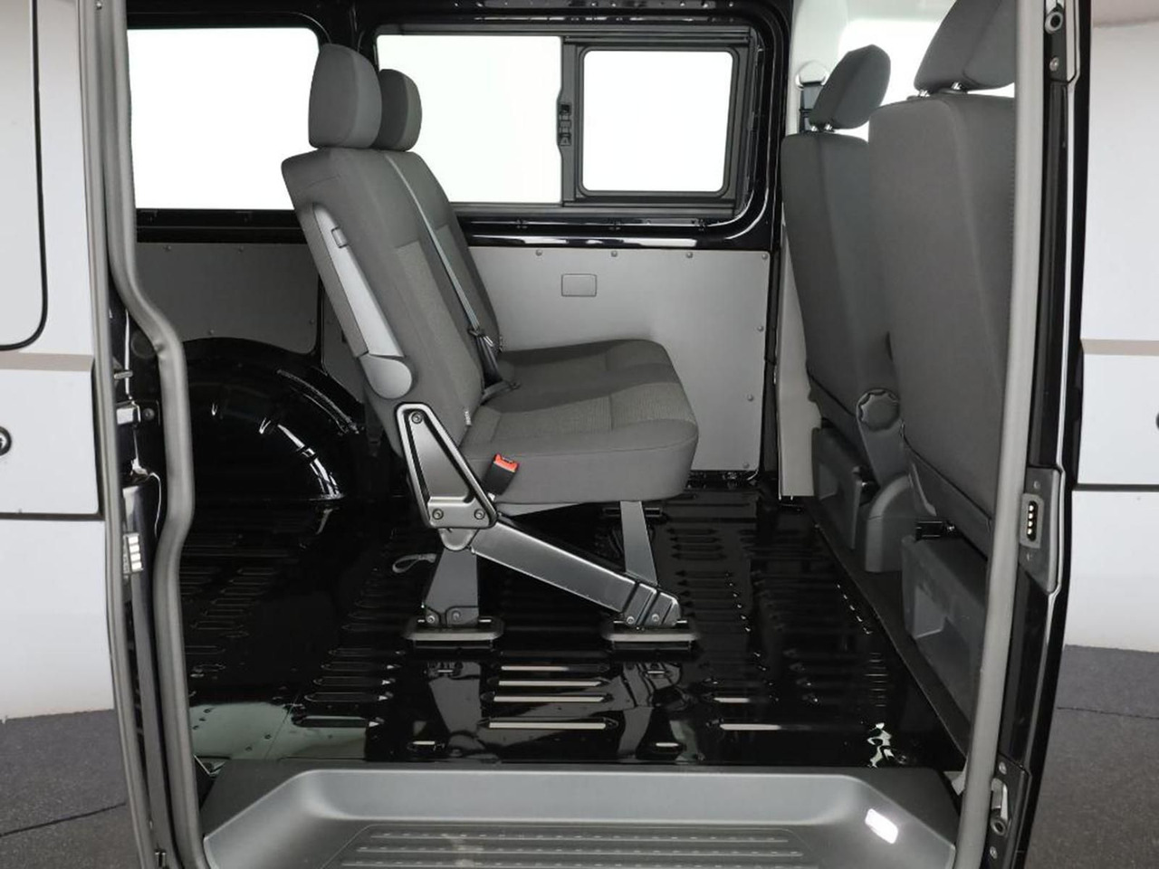 Van penumpang Volkswagen T6.1 Transporter Kombi KR STANDHZ LED ACC NAVI: gambar 6 Van penumpang Volkswagen T6.1 Transporter Kombi KR STANDHZ LED ACC NAVI: gambar 6