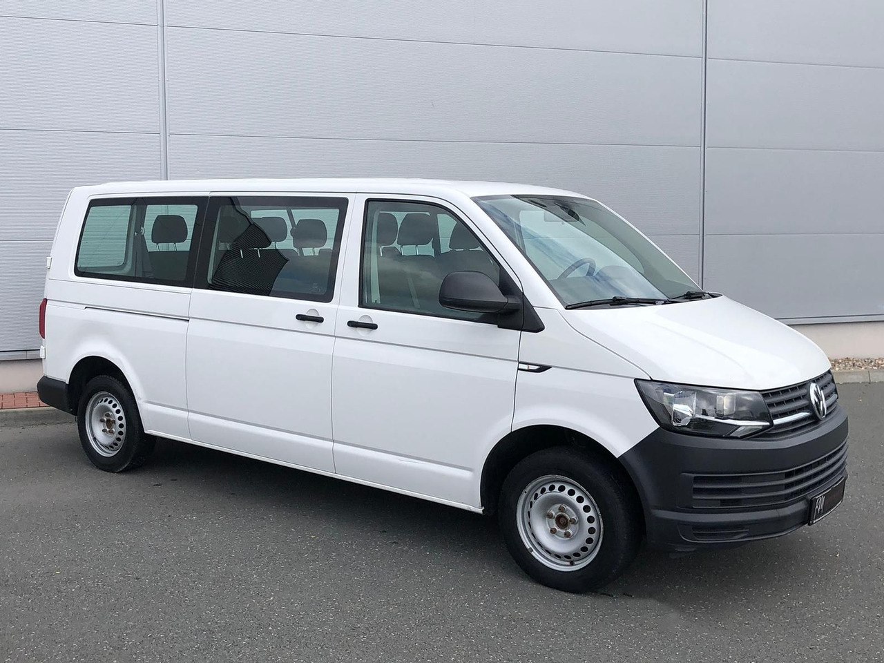 Volkswagen T6 Transporter 2.0 TDI Kombi lang 9-SITZE TEMP - Bus mini, Van penumpang: gambar 2 Volkswagen T6 Transporter 2.0 TDI Kombi lang 9-SITZE TEMP - Bus mini, Van penumpang: gambar 2