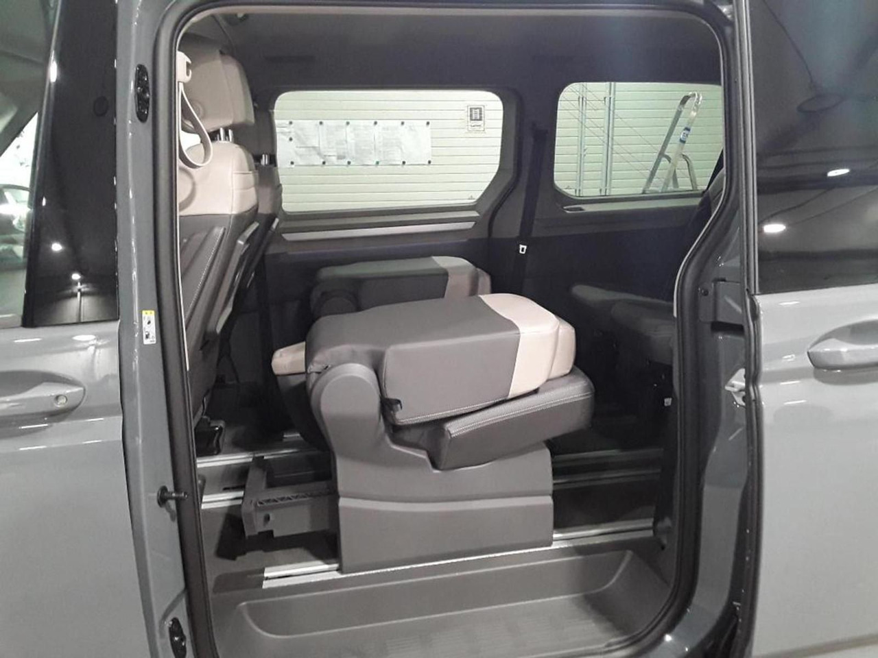 Volkswagen T7 Multivan Goal eHybrid lang 4MOTION ACC AHK - Van penumpang: gambar 4 Volkswagen T7 Multivan Goal eHybrid lang 4MOTION ACC AHK - Van penumpang: gambar 4