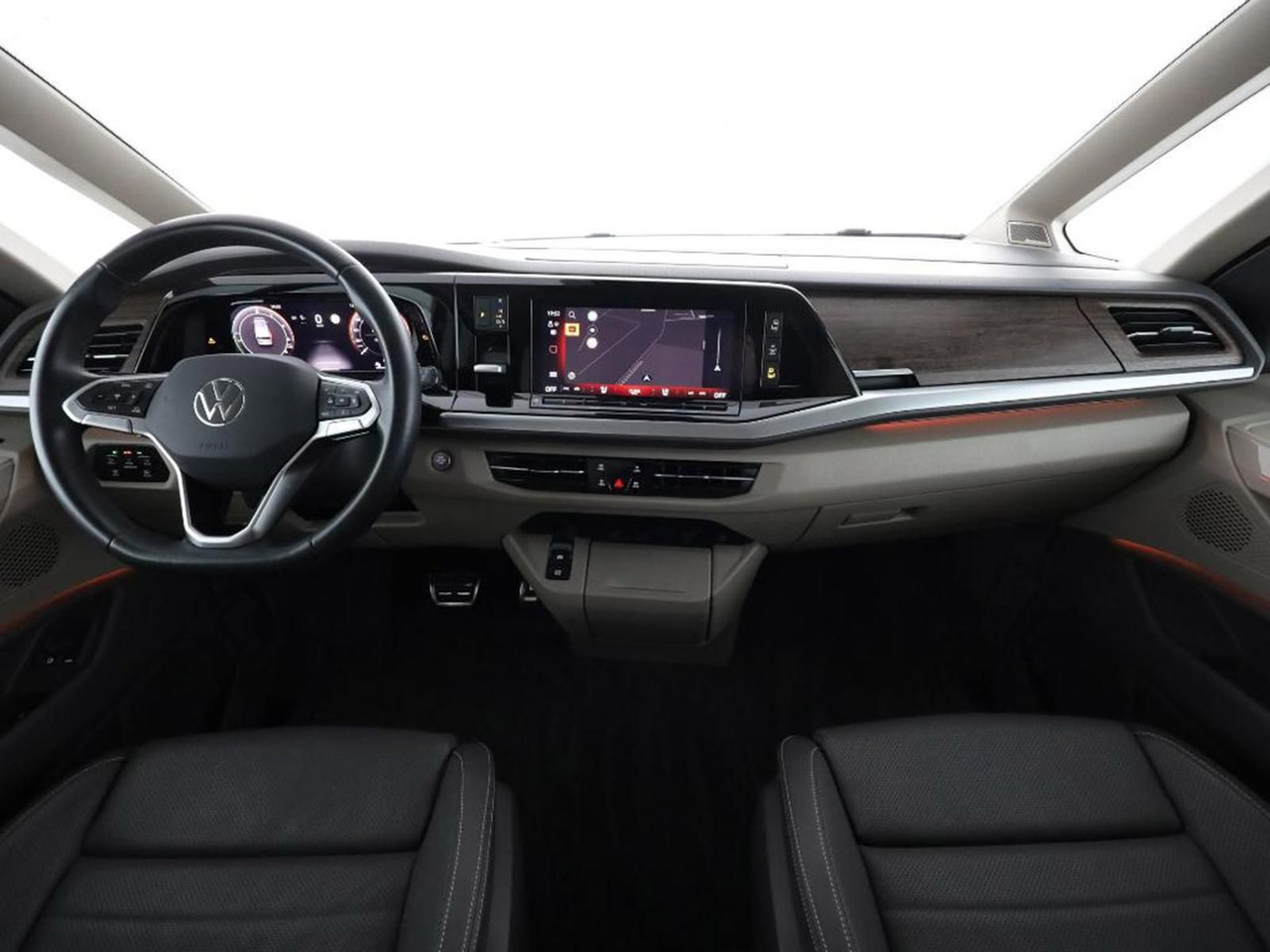 Volkswagen T7 Multivan Style eHybrid LR 4MOTION AHK ACC - Van penumpang: gambar 4 Volkswagen T7 Multivan Style eHybrid LR 4MOTION AHK ACC - Van penumpang: gambar 4