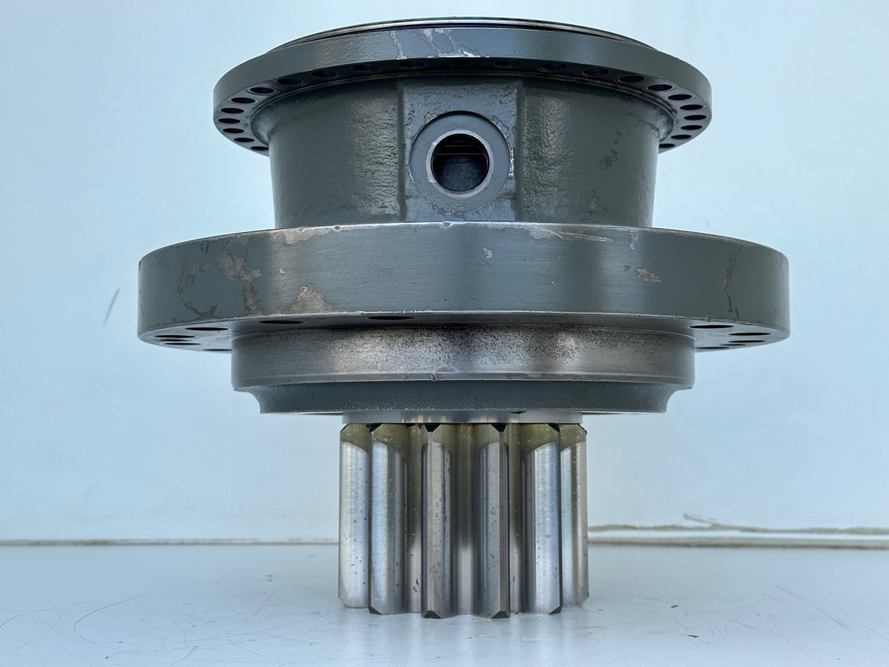 Liebherr Abtriebswellengehäuse ID-Nr.90013701 mit Abtriebswelle ID-Nr.90204999. SAT275/260 - SAT275/261 - SAT275/266 - SAT275/289. #2366#0250# - Gearbox dan bagiannya untuk Ekskavator: gambar 2 Liebherr Abtriebswellengehäuse ID-Nr.90013701 mit Abtriebswelle ID-Nr.90204999. SAT275/260 - SAT275/261 - SAT275/266 - SAT275/289. #2366#0250# - Gearbox dan bagiannya untuk Ekskavator: gambar 2