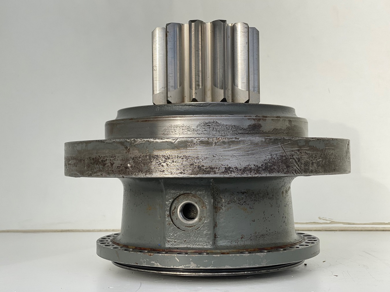 Liebherr Abtriebswellengehäuse ID-Nr.90018934 mit Abtriebswelle ID-Nr.90204999. SAT275/260 - SAT275/261 - SAT275/266 - SAT275/289. #1788#1730# - Gearbox untuk Peralatan konstruksi: gambar 5 Liebherr Abtriebswellengehäuse ID-Nr.90018934 mit Abtriebswelle ID-Nr.90204999. SAT275/260 - SAT275/261 - SAT275/266 - SAT275/289. #1788#1730# - Gearbox untuk Peralatan konstruksi: gambar 5