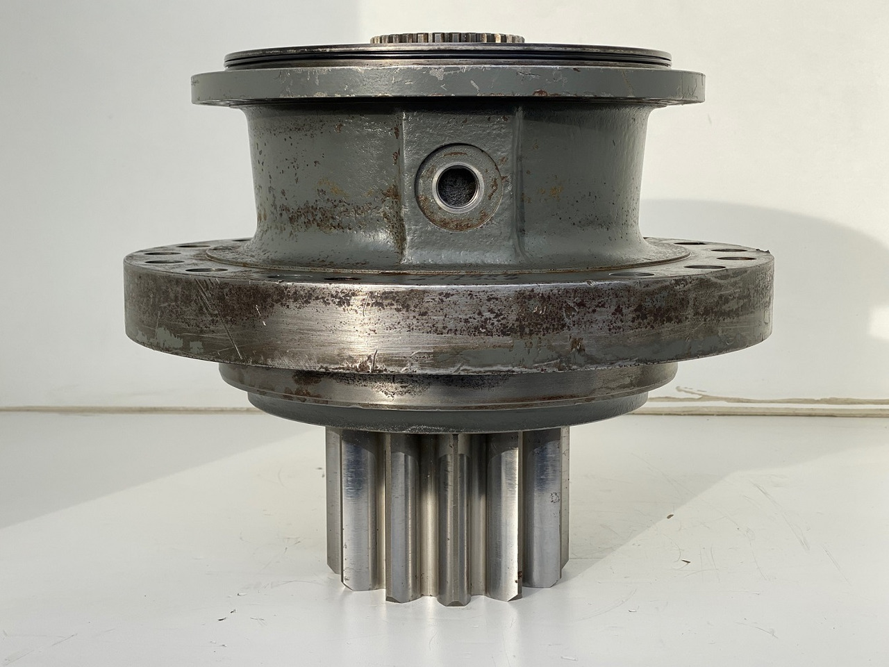 Liebherr Abtriebswellengehäuse ID-Nr.90018934 mit Abtriebswelle ID-Nr.90204999. SAT275/260 - SAT275/261 - SAT275/266 - SAT275/289. #1788#1730# - Gearbox untuk Peralatan konstruksi: gambar 1 Liebherr Abtriebswellengehäuse ID-Nr.90018934 mit Abtriebswelle ID-Nr.90204999. SAT275/260 - SAT275/261 - SAT275/266 - SAT275/289. #1788#1730# - Gearbox untuk Peralatan konstruksi: gambar 1