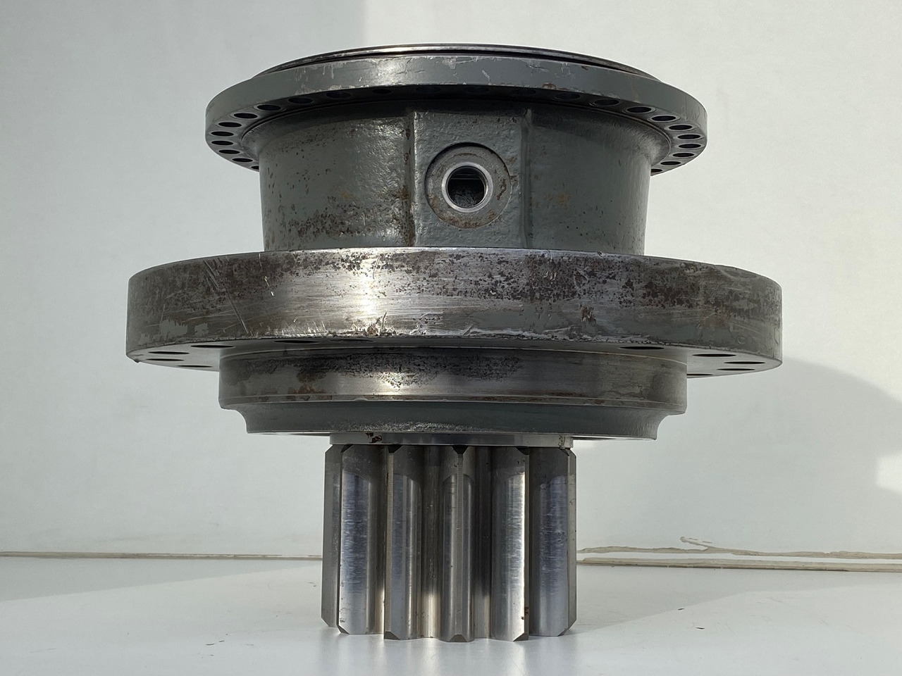 Liebherr Abtriebswellengehäuse ID-Nr.90018934 mit Abtriebswelle ID-Nr.90204999. SAT275/260 - SAT275/261 - SAT275/266 - SAT275/289. #1788#1730# - Gearbox untuk Peralatan konstruksi: gambar 2 Liebherr Abtriebswellengehäuse ID-Nr.90018934 mit Abtriebswelle ID-Nr.90204999. SAT275/260 - SAT275/261 - SAT275/266 - SAT275/289. #1788#1730# - Gearbox untuk Peralatan konstruksi: gambar 2