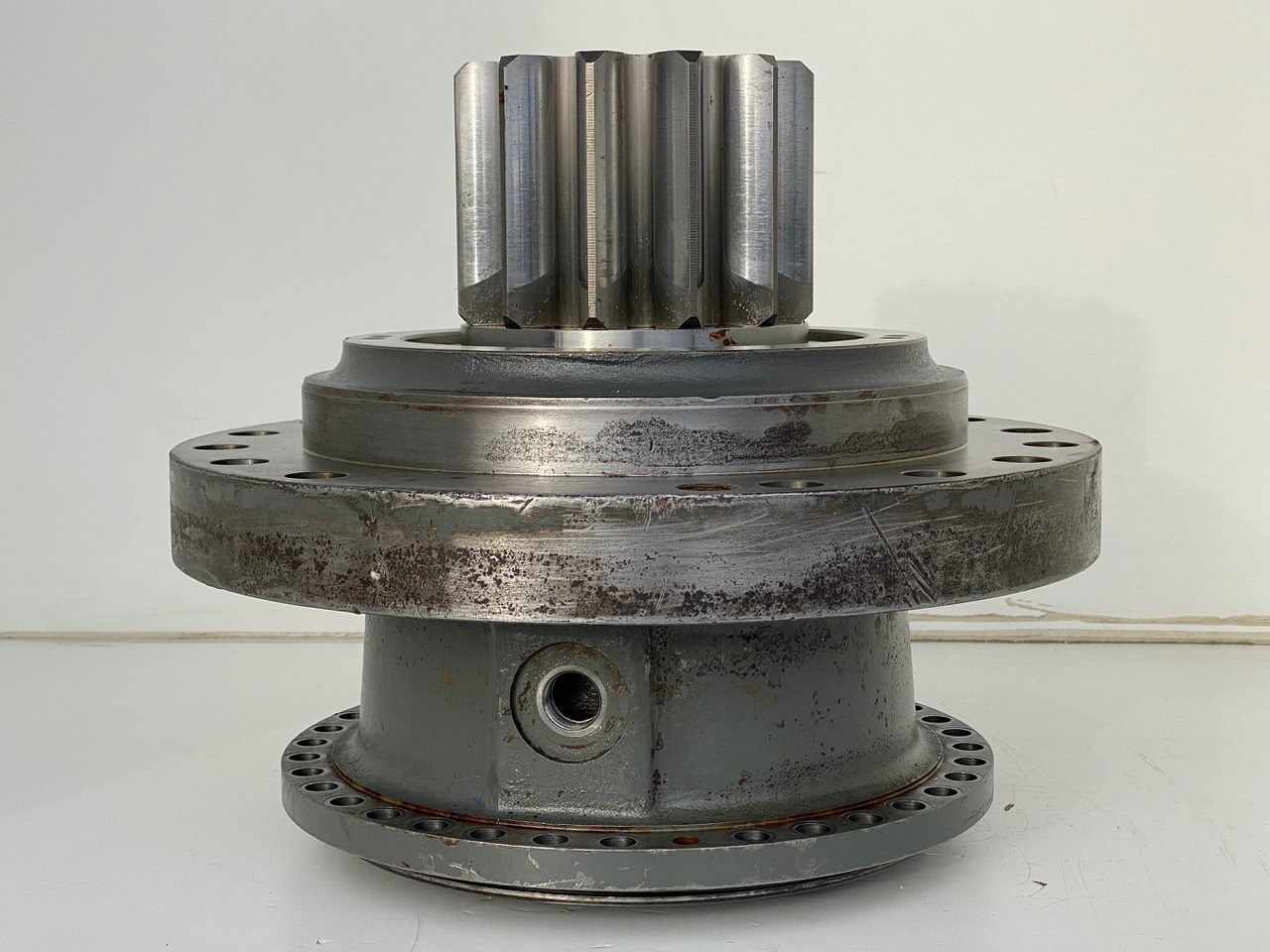 Liebherr Abtriebswellengehäuse ID-Nr.90018934 mit Abtriebswelle ID-Nr.90204999. SAT275/260 - SAT275/261 - SAT275/266 - SAT275/289. #1788#1730# - Gearbox untuk Peralatan konstruksi: gambar 4 Liebherr Abtriebswellengehäuse ID-Nr.90018934 mit Abtriebswelle ID-Nr.90204999. SAT275/260 - SAT275/261 - SAT275/266 - SAT275/289. #1788#1730# - Gearbox untuk Peralatan konstruksi: gambar 4