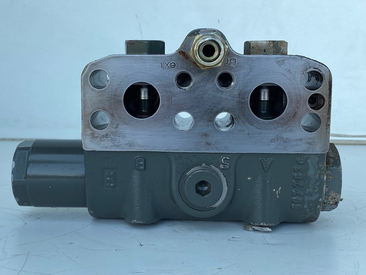 Liebherr Bremsventil ID-Nr.10471957. LOS914, LOS924, R902, R904, R912, R914, R922, R924, R924 COMP, R924 COMPA. #STM20.05## - Final drive untuk Ekskavator perayap: gambar 3 Liebherr Bremsventil ID-Nr.10471957. LOS914, LOS924, R902, R904, R912, R914, R922, R924, R924 COMP, R924 COMPA. #STM20.05## - Final drive untuk Ekskavator perayap: gambar 3