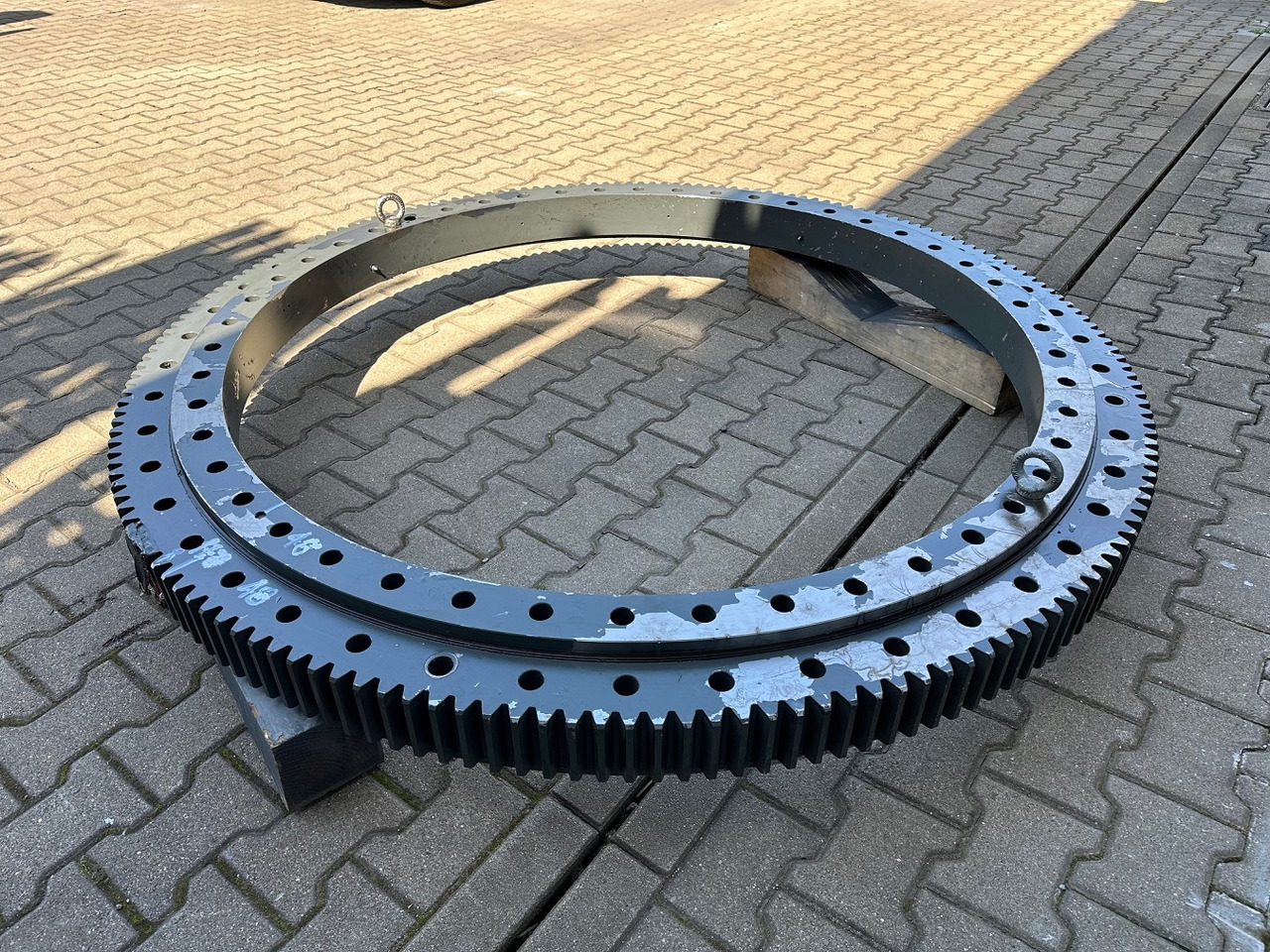 Liebherr Drehkranz - Kugeldrehverbindung Typ:KUD138 VA 002. ID-Nr.982757001. #159.10118# - Cincin slewing untuk Peralatan konstruksi: gambar 1 Liebherr Drehkranz - Kugeldrehverbindung Typ:KUD138 VA 002. ID-Nr.982757001. #159.10118# - Cincin slewing untuk Peralatan konstruksi: gambar 1