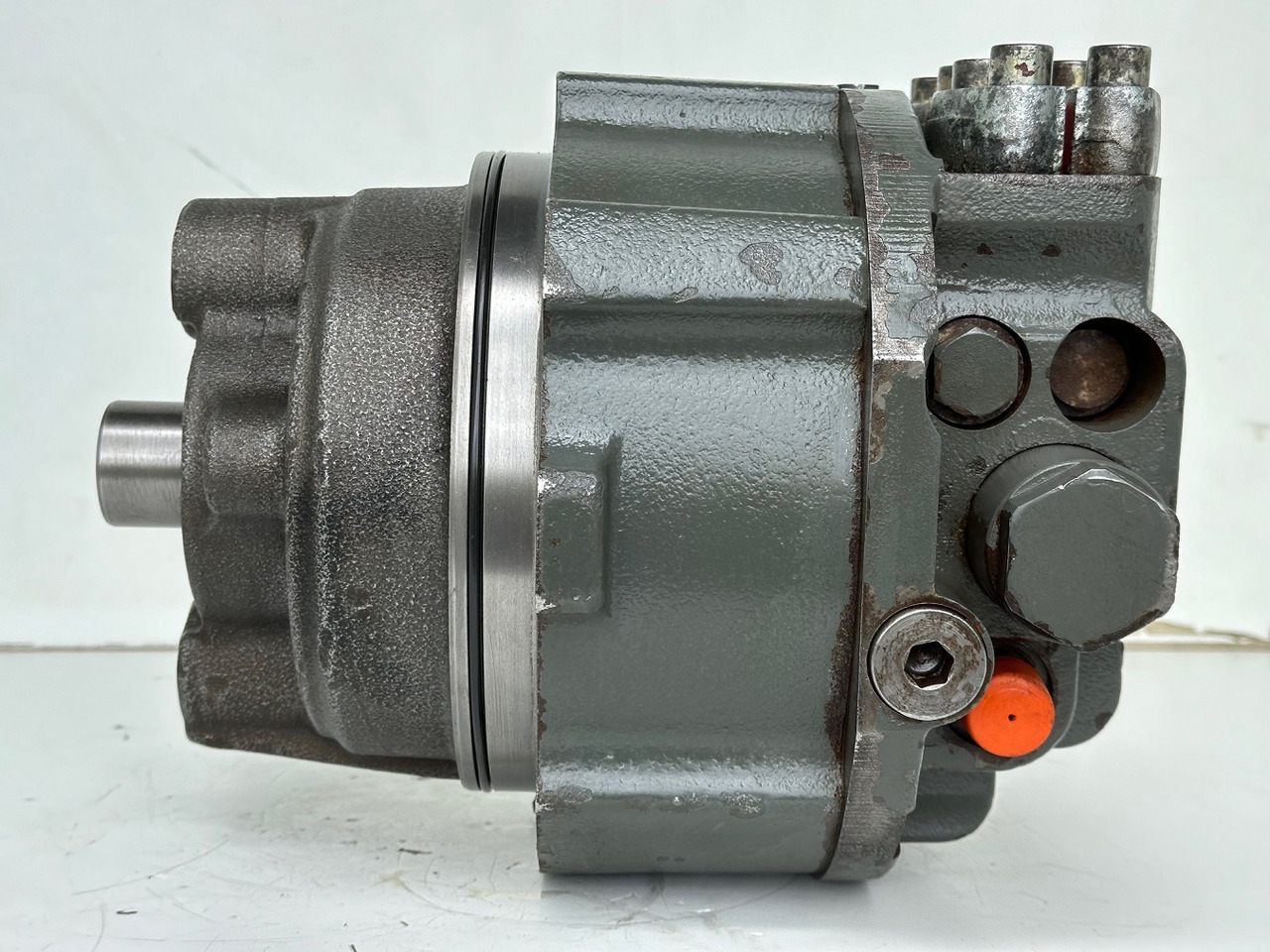 Liebherr Hydraulikeinbaumotor CMVE O 108. ID-Nr.10118562 - ID-Nr.10132610 - ID-Nr.10129048. LOS1916, LOS916, LOS926, R906, R916, R918, R920, R922, R924, R926COMP, R926, R936. #28313# - Motor hidrolik untuk Peralatan konstruksi: gambar 4 Liebherr Hydraulikeinbaumotor CMVE O 108. ID-Nr.10118562 - ID-Nr.10132610 - ID-Nr.10129048. LOS1916, LOS916, LOS926, R906, R916, R918, R920, R922, R924, R926COMP, R926, R936. #28313# - Motor hidrolik untuk Peralatan konstruksi: gambar 4