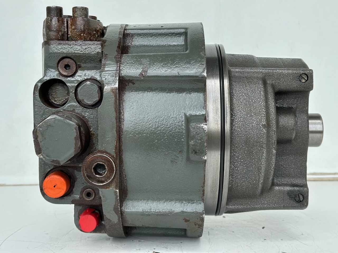 Liebherr Hydraulikeinbaumotor CMVE O 108. ID-Nr.10118562 - ID-Nr.10132610 - ID-Nr.10129048. LOS1916, LOS916, LOS926, R906, R916, R918, R920, R922, R924, R926COMP, R926, R936. #28314# - Motor hidrolik untuk Peralatan konstruksi: gambar 3 Liebherr Hydraulikeinbaumotor CMVE O 108. ID-Nr.10118562 - ID-Nr.10132610 - ID-Nr.10129048. LOS1916, LOS916, LOS926, R906, R916, R918, R920, R922, R924, R926COMP, R926, R936. #28314# - Motor hidrolik untuk Peralatan konstruksi: gambar 3