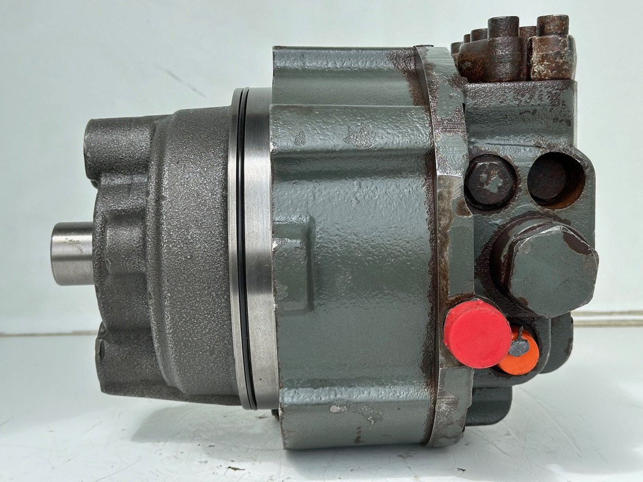 Liebherr Hydraulikeinbaumotor CMVE O 108. ID-Nr.10118562 - ID-Nr.10132610 - ID-Nr.10129048. LOS1916, LOS916, LOS926, R906, R916, R918, R920, R922, R924, R926COMP, R926, R936. #28314# - Motor hidrolik untuk Peralatan konstruksi: gambar 4 Liebherr Hydraulikeinbaumotor CMVE O 108. ID-Nr.10118562 - ID-Nr.10132610 - ID-Nr.10129048. LOS1916, LOS916, LOS926, R906, R916, R918, R920, R922, R924, R926COMP, R926, R936. #28314# - Motor hidrolik untuk Peralatan konstruksi: gambar 4