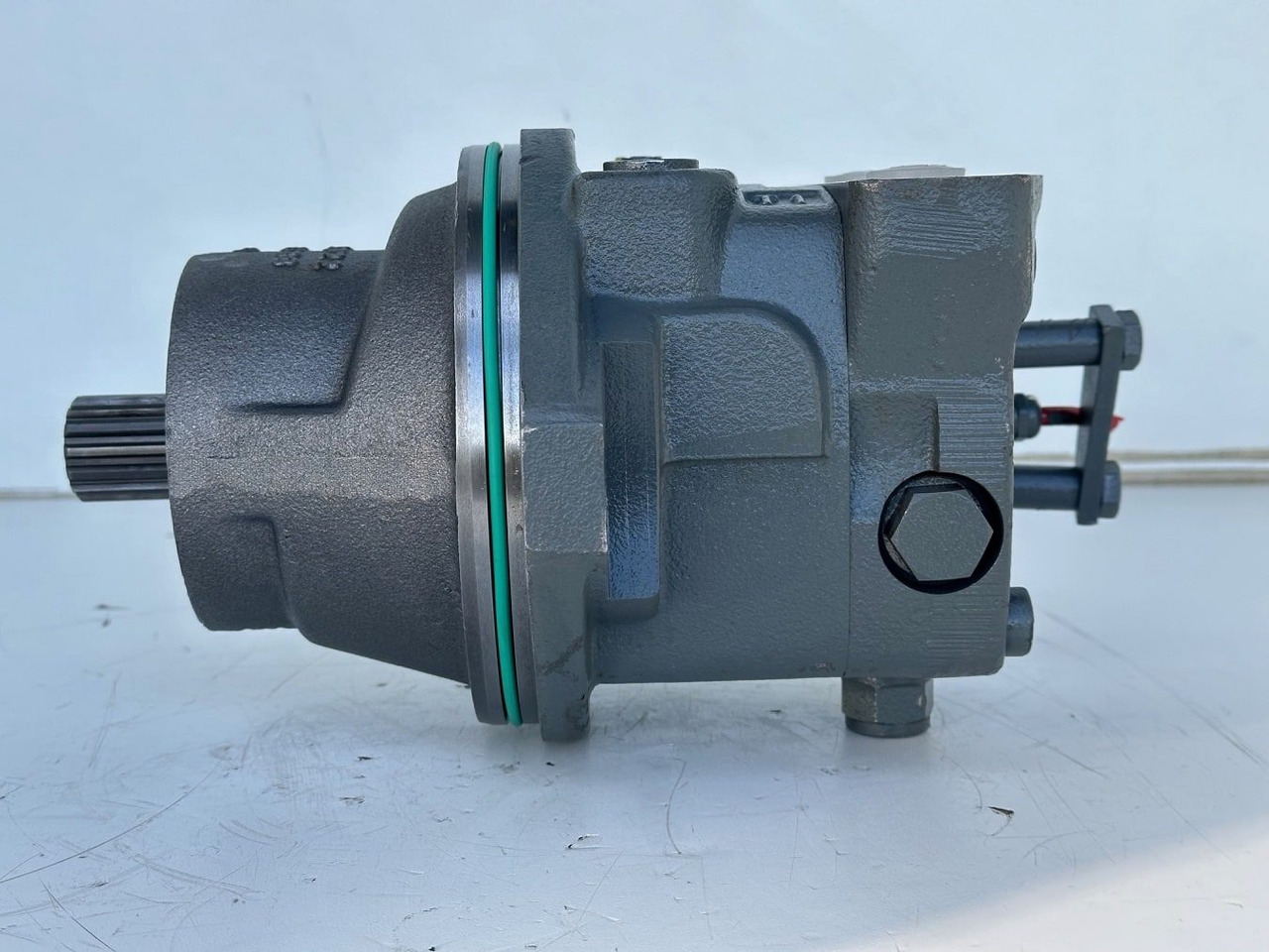Liebherr Hydraulikeinbaumotor FMF045, ID-Nr.10132702. A924,LH30C,LH30M,LH35M,LH35MT,LH40C,LH40CP,LH40M,LH40MP,LH50CHR,LH50M,LH50MHR,LH50MT. #23.12.01074# - Motor hidrolik untuk Ekskavator roda: gambar 1 Liebherr Hydraulikeinbaumotor FMF045, ID-Nr.10132702. A924,LH30C,LH30M,LH35M,LH35MT,LH40C,LH40CP,LH40M,LH40MP,LH50CHR,LH50M,LH50MHR,LH50MT. #23.12.01074# - Motor hidrolik untuk Ekskavator roda: gambar 1