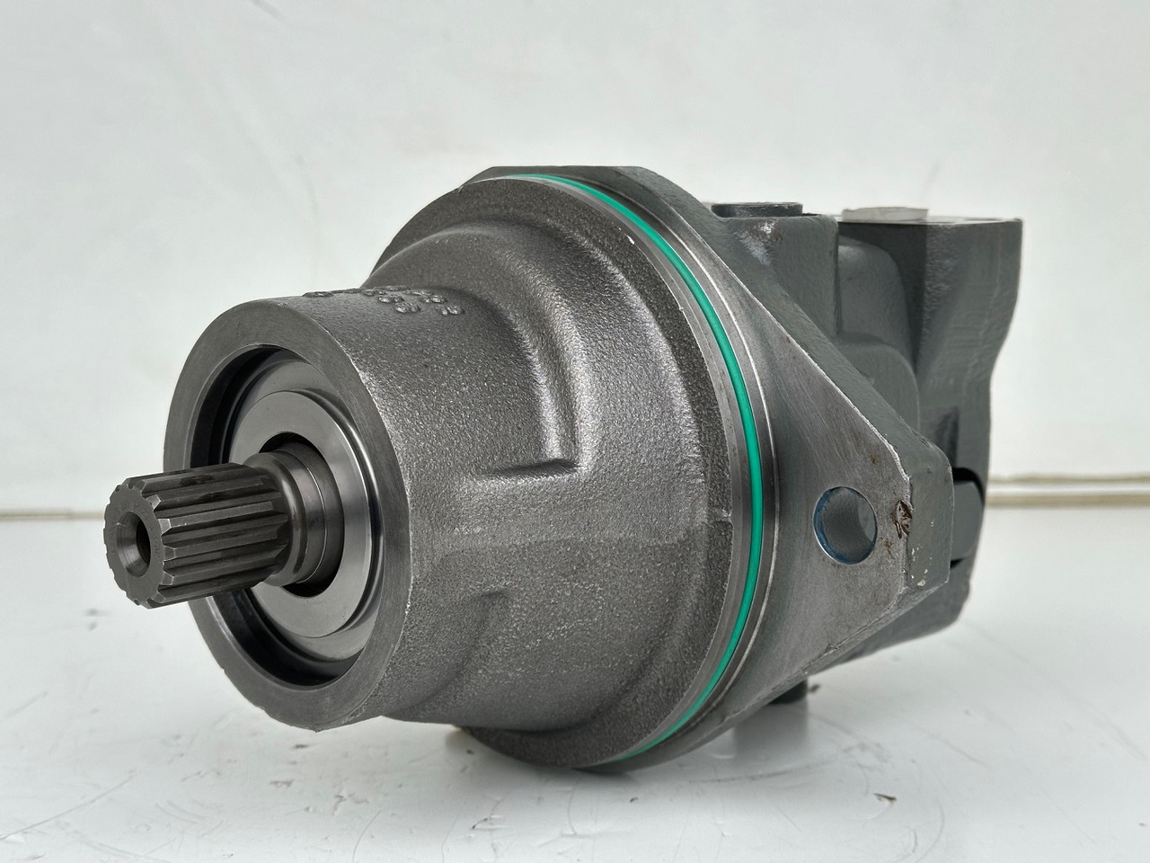 Liebherr Hydraulikeinbaumotor FMF045, ID-Nr.10132702. A924, LH30C, LH30M, LH35M, LH35MT, LH40C, LH40CP, LH40M, LH40MP, LH50CHR, LH50M, LH50MHR, LH50MT. #23.12.01804# - Motor hidrolik untuk Peralatan konstruksi: gambar 2 Liebherr Hydraulikeinbaumotor FMF045, ID-Nr.10132702. A924, LH30C, LH30M, LH35M, LH35MT, LH40C, LH40CP, LH40M, LH40MP, LH50CHR, LH50M, LH50MHR, LH50MT. #23.12.01804# - Motor hidrolik untuk Peralatan konstruksi: gambar 2