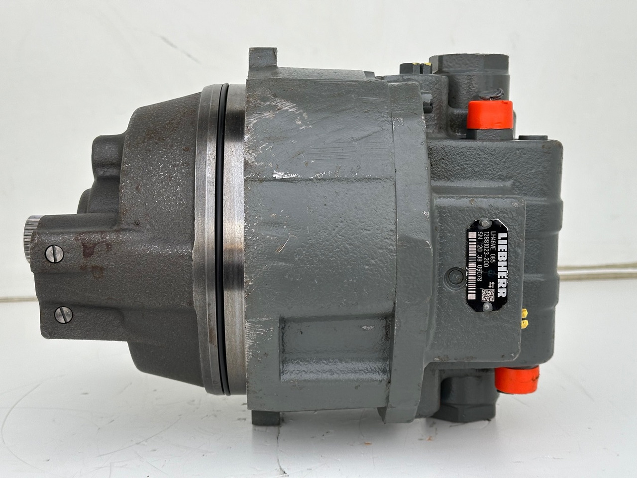 Liebherr Hydraulikeinbaumotor LH46VE 085. ID-Nr.12421312 - ID-Nr.12881023. LO1926, LOS926 K-LC, R922, R924, R926, R926 K-LC, R930 T. #20.38.0978# - Motor hidrolik untuk Peralatan konstruksi: gambar 3 Liebherr Hydraulikeinbaumotor LH46VE 085. ID-Nr.12421312 - ID-Nr.12881023. LO1926, LOS926 K-LC, R922, R924, R926, R926 K-LC, R930 T. #20.38.0978# - Motor hidrolik untuk Peralatan konstruksi: gambar 3