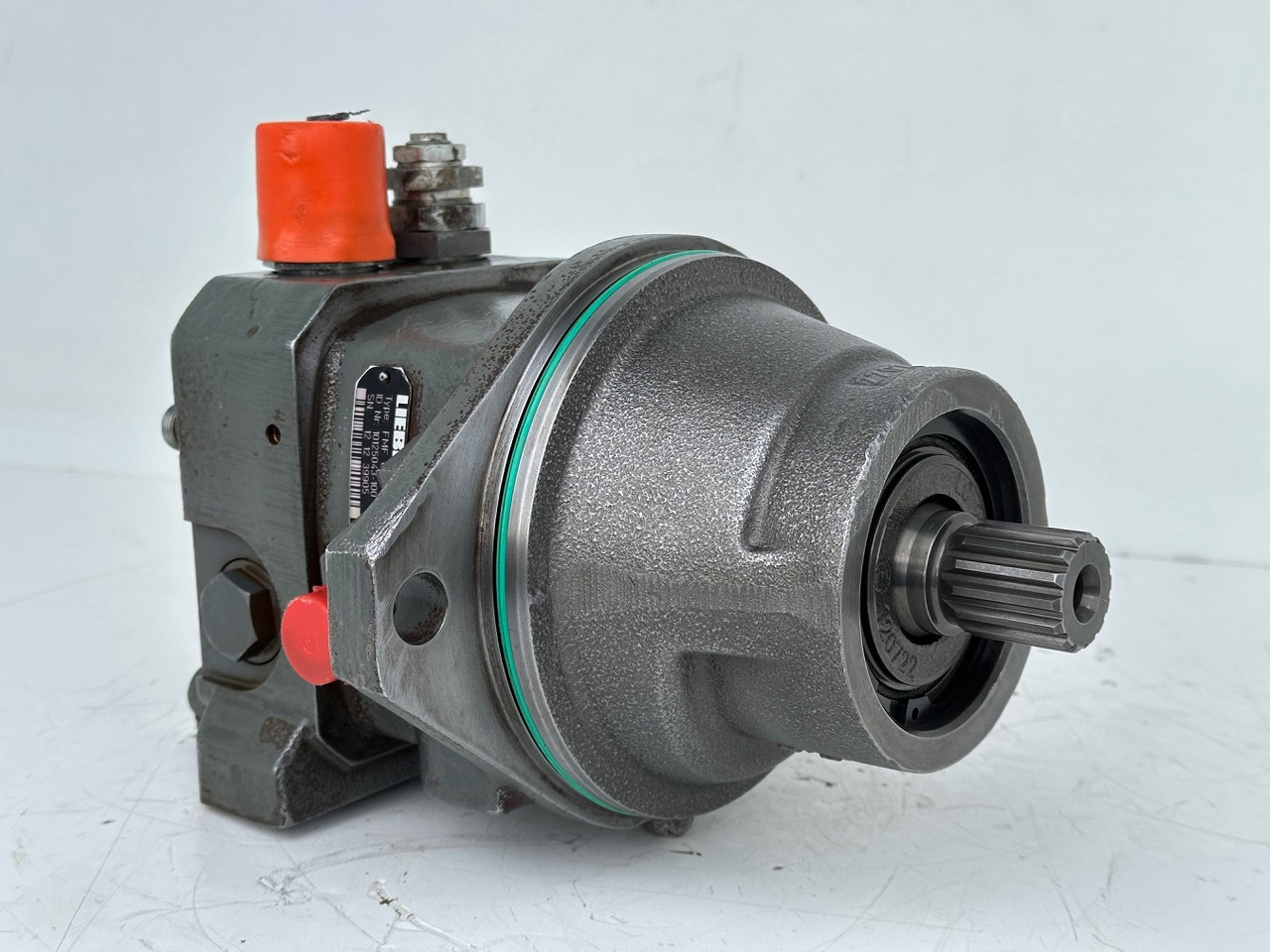 Liebherr Hydraulikeinbaumotor Typ:FMF045. ID-Nr.9075181 - ID-Nr.10125041 - ID-Nr.10125043. A309, A311, A312, A314, A316, A900, A904, A918, R313, R317, R900, R904. #10125043.39905# - Motor hidrolik untuk Ekskavator perayap: gambar 4 Liebherr Hydraulikeinbaumotor Typ:FMF045. ID-Nr.9075181 - ID-Nr.10125041 - ID-Nr.10125043. A309, A311, A312, A314, A316, A900, A904, A918, R313, R317, R900, R904. #10125043.39905# - Motor hidrolik untuk Ekskavator perayap: gambar 4