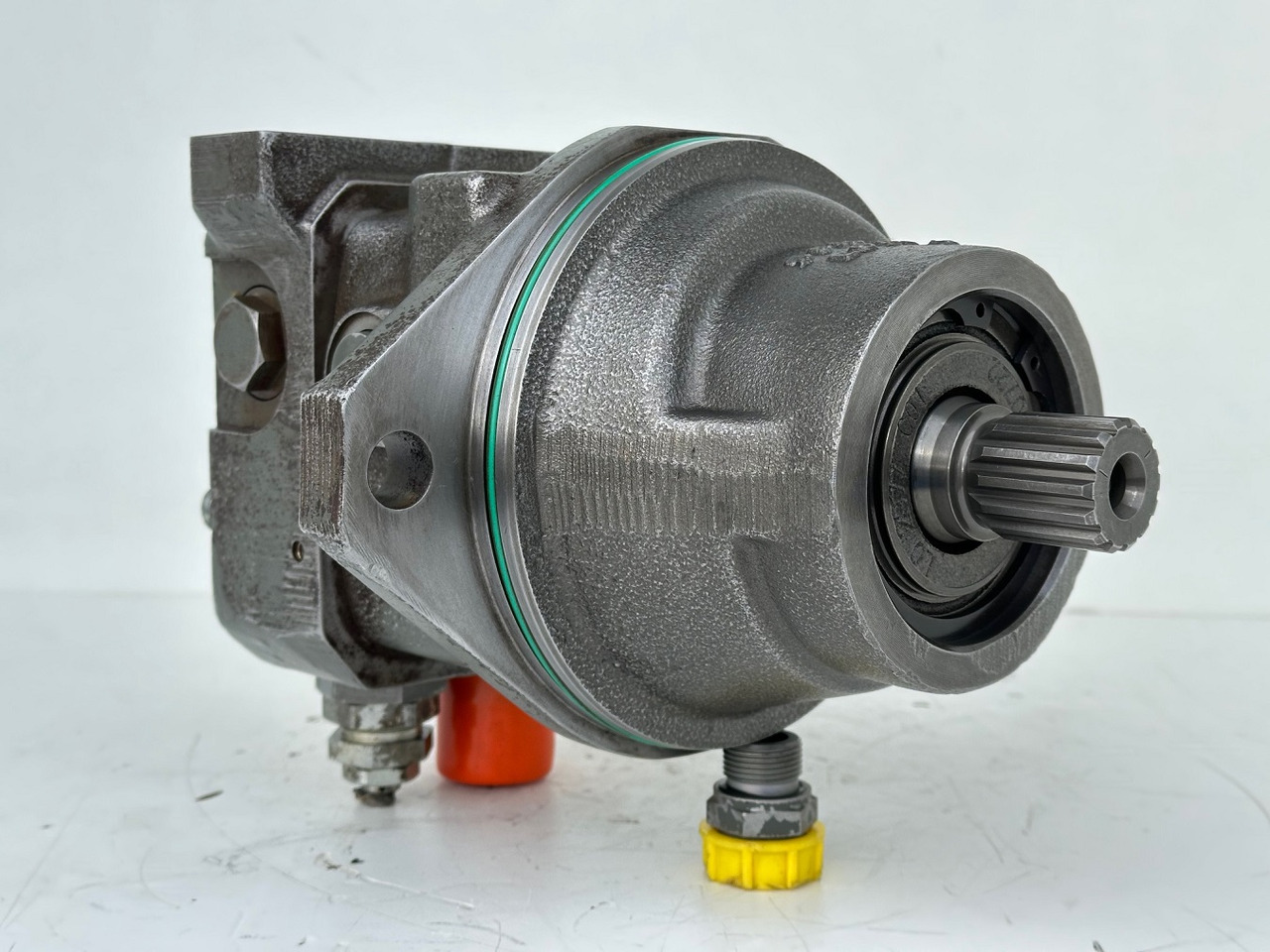 Liebherr Hydraulikeinbaumotor Typ:FMF045. ID-Nr.9075181 - ID-Nr.10125041 - ID-Nr.10125043. A309, A311, A312, A314, A316, A900, A904, A918, R313, R317, R900, R904. #10125043.39905# - Motor hidrolik untuk Ekskavator perayap: gambar 2 Liebherr Hydraulikeinbaumotor Typ:FMF045. ID-Nr.9075181 - ID-Nr.10125041 - ID-Nr.10125043. A309, A311, A312, A314, A316, A900, A904, A918, R313, R317, R900, R904. #10125043.39905# - Motor hidrolik untuk Ekskavator perayap: gambar 2