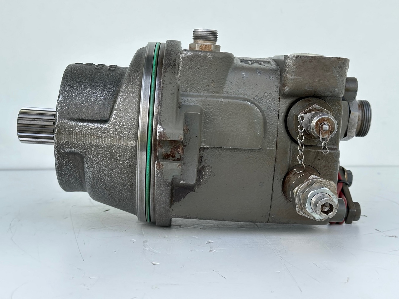 Liebherr Hydraulikeinbaumotor Typ:FMF058, ID-Nr.10122576 - ID-Nr.10145827 - ID-Nr.11371069. LOS1906, P924 COMP , R906, R906 PROTO, R916, R922, R924, R924 COMP, R926 COMP, R926 K LC. #11371069.43199# - Motor ayun untuk Peralatan konstruksi: gambar 5 Liebherr Hydraulikeinbaumotor Typ:FMF058, ID-Nr.10122576 - ID-Nr.10145827 - ID-Nr.11371069. LOS1906, P924 COMP , R906, R906 PROTO, R916, R922, R924, R924 COMP, R926 COMP, R926 K LC. #11371069.43199# - Motor ayun untuk Peralatan konstruksi: gambar 5