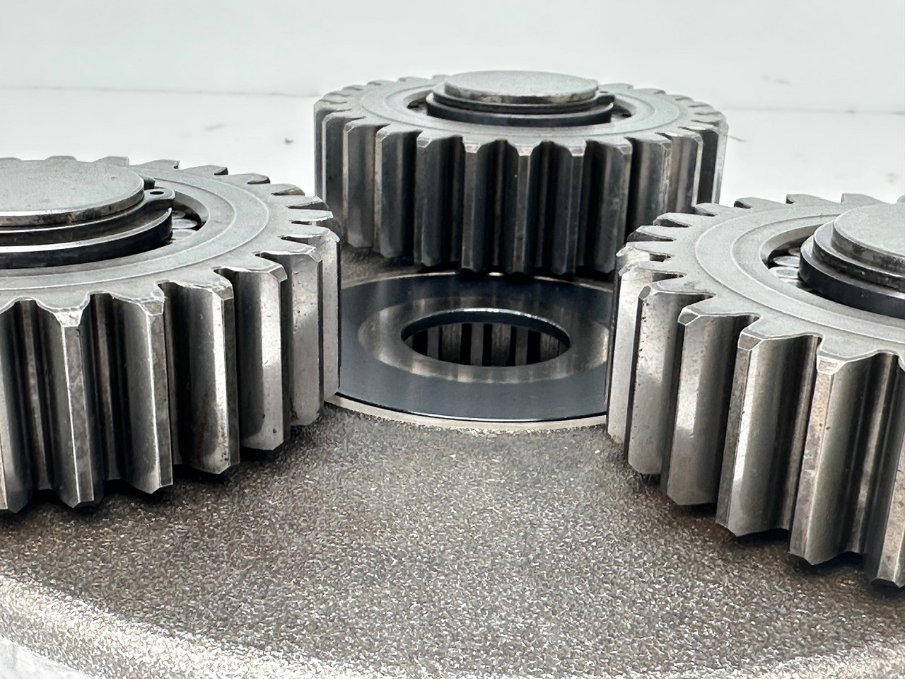 Final drive untuk Ekskavator perayap Liebherr Planetenträger ID-Nr.90024938 mit Planetenräder ID-Nr.90024939. FAT400P112 -FAT400P130 - FAT400P139. LO1936,LOS926,R926,R928,R930,R934,R936,R940,R944,R946,R950 T. #H1.6569.90024939#: gambar 7 Final drive untuk Ekskavator perayap Liebherr Planetenträger ID-Nr.90024938 mit Planetenräder ID-Nr.90024939. FAT400P112 -FAT400P130 - FAT400P139. LO1936,LOS926,R926,R928,R930,R934,R936,R940,R944,R946,R950 T. #H1.6569.90024939#: gambar 7