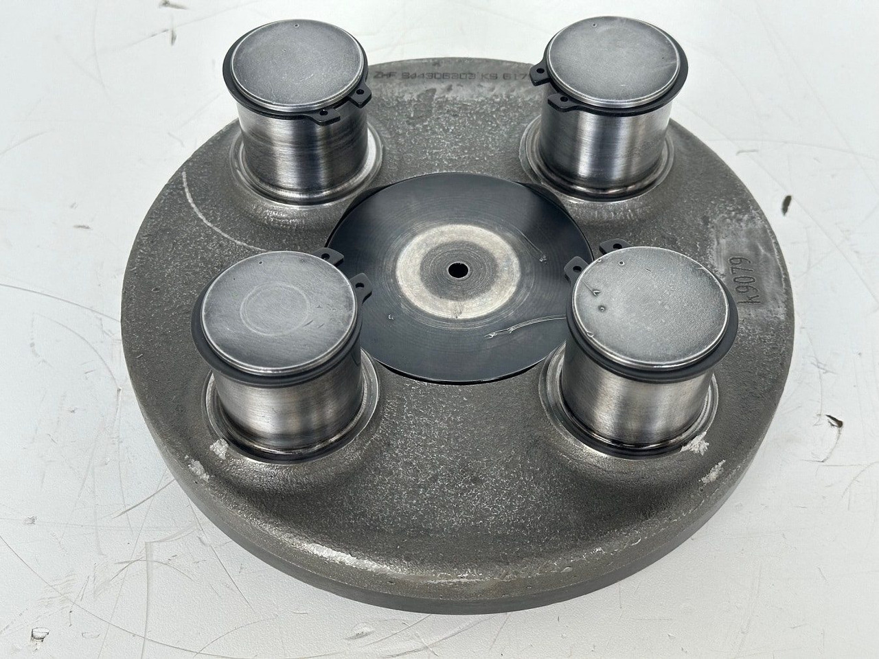 Liebherr Planetenträger ID-Nr.944306303 - ID-Nr.9443063. A924, A934, LH30, LH35, R906, R916, R922, R924, R926, R932, R934, R944. #k9079# - Gearbox untuk Peralatan konstruksi: gambar 1 Liebherr Planetenträger ID-Nr.944306303 - ID-Nr.9443063. A924, A934, LH30, LH35, R906, R916, R922, R924, R926, R932, R934, R944. #k9079# - Gearbox untuk Peralatan konstruksi: gambar 1