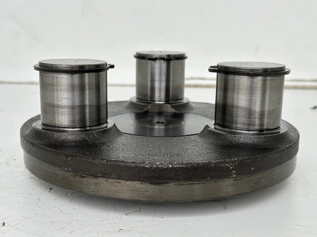 Liebherr Planetenträger ID-Nr.970559601. A900,A904,A913COMP,A914COMP,A914,A916COMP,A916,A918COMP,A918,A920,A922RAIL,A924RAIL,LH18,LH22,LH24,LH26,R900,R914 RAIL,R904,R914COMP,R918,R920,R922. #970559601 - Gearbox untuk Peralatan konstruksi: gambar 3 Liebherr Planetenträger ID-Nr.970559601. A900,A904,A913COMP,A914COMP,A914,A916COMP,A916,A918COMP,A918,A920,A922RAIL,A924RAIL,LH18,LH22,LH24,LH26,R900,R914 RAIL,R904,R914COMP,R918,R920,R922. #970559601 - Gearbox untuk Peralatan konstruksi: gambar 3