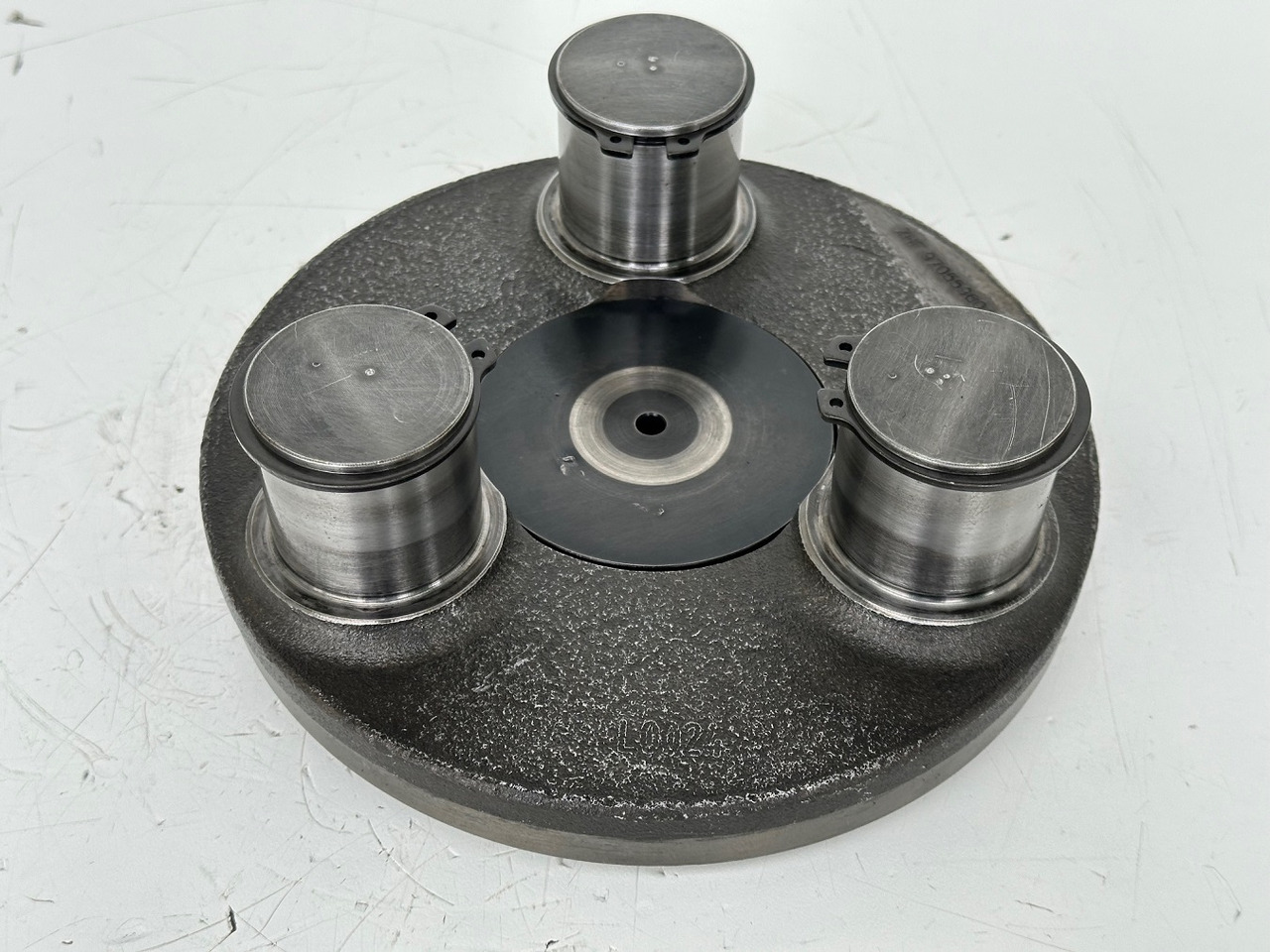 Liebherr Planetenträger ID-Nr.970559601. A900,A904,A913COMP,A914COMP,A914,A916COMP,A916,A918COMP,A918,A920,A922RAIL,A924RAIL,LH18,LH22,LH24,LH26,R900,R914 RAIL,R904,R914COMP,R918,R920,R922. #970559601 - Gearbox untuk Peralatan konstruksi: gambar 1 Liebherr Planetenträger ID-Nr.970559601. A900,A904,A913COMP,A914COMP,A914,A916COMP,A916,A918COMP,A918,A920,A922RAIL,A924RAIL,LH18,LH22,LH24,LH26,R900,R914 RAIL,R904,R914COMP,R918,R920,R922. #970559601 - Gearbox untuk Peralatan konstruksi: gambar 1