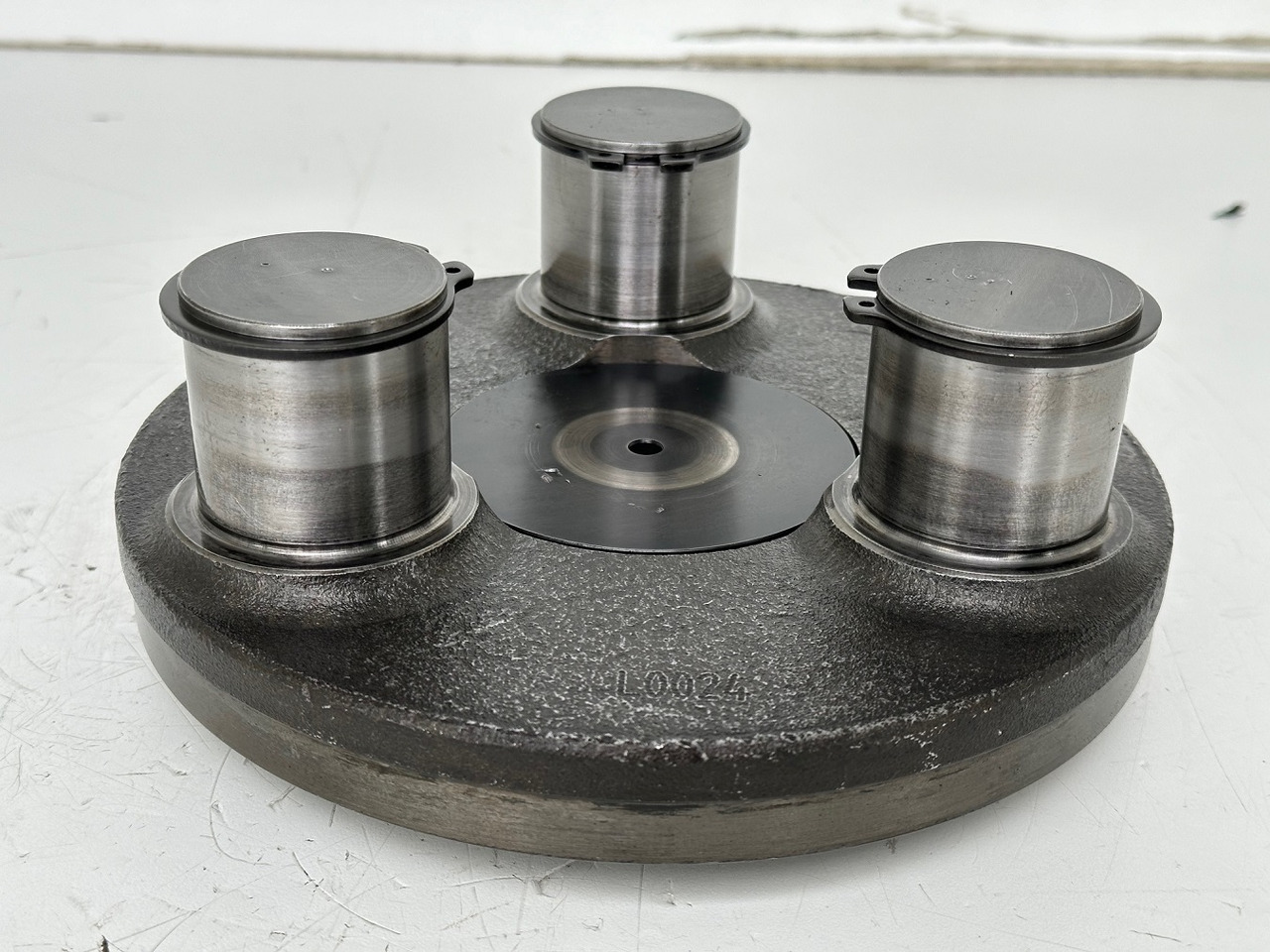 Liebherr Planetenträger ID-Nr.970559601. A900,A904,A913COMP,A914COMP,A914,A916COMP,A916,A918COMP,A918,A920,A922RAIL,A924RAIL,LH18,LH22,LH24,LH26,R900,R914 RAIL,R904,R914COMP,R918,R920,R922. #970559601 - Gearbox untuk Peralatan konstruksi: gambar 2 Liebherr Planetenträger ID-Nr.970559601. A900,A904,A913COMP,A914COMP,A914,A916COMP,A916,A918COMP,A918,A920,A922RAIL,A924RAIL,LH18,LH22,LH24,LH26,R900,R914 RAIL,R904,R914COMP,R918,R920,R922. #970559601 - Gearbox untuk Peralatan konstruksi: gambar 2