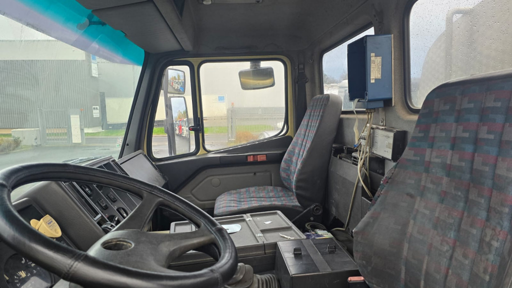 Mercedes Benz 1824 4x2 (Nr. 6217) - Truk tangki: gambar 5 Mercedes Benz 1824 4x2 (Nr. 6217) - Truk tangki: gambar 5