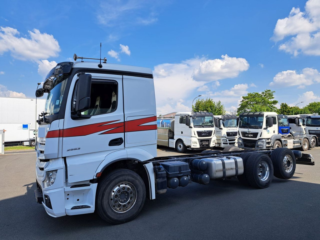 Mercedes Benz 2553 Actros 6x2  (Nr. 5804) - Truk sasis: gambar 3 Mercedes Benz 2553 Actros 6x2  (Nr. 5804) - Truk sasis: gambar 3