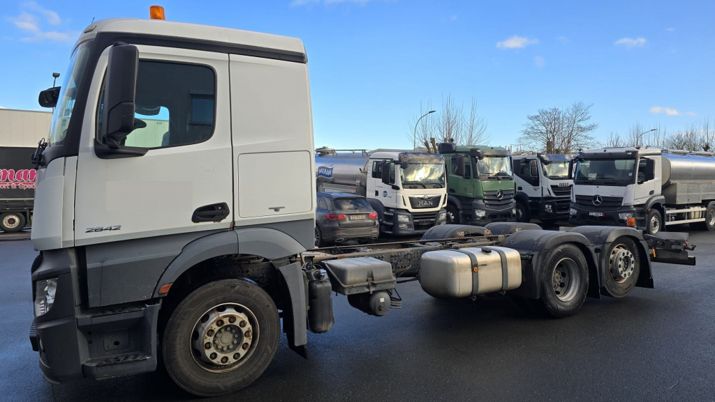 Mercedes Benz Actros 2642 Fahrgestell ohne Aufbau (Nr. 5800) - Truk sasis: gambar 2 Mercedes Benz Actros 2642 Fahrgestell ohne Aufbau (Nr. 5800) - Truk sasis: gambar 2
