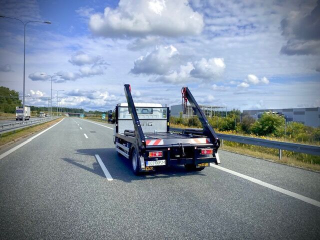 Mitsubishi Fuso 9C18 bramowiec BR6 - Truk skip loader: gambar 4 Mitsubishi Fuso 9C18 bramowiec BR6 - Truk skip loader: gambar 4