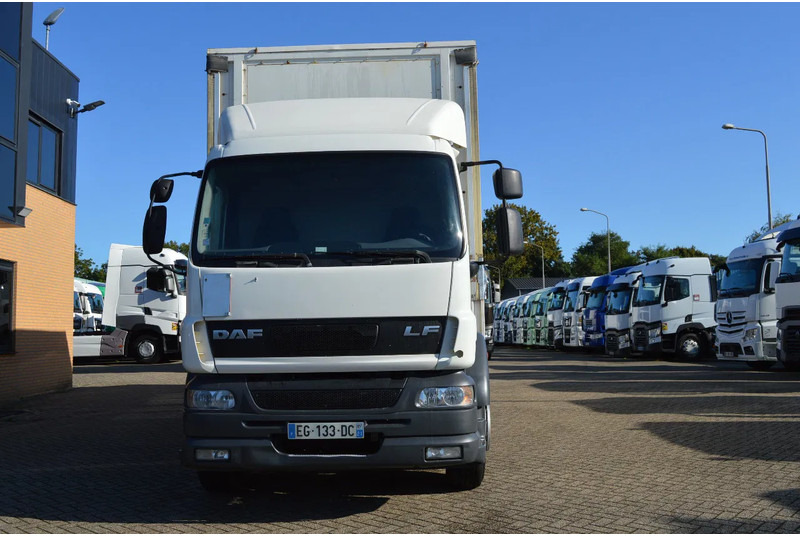 Truk dengan terpal samping DAF CF 250 * EURO3 * MANUAL * 4X2 *: gambar 9