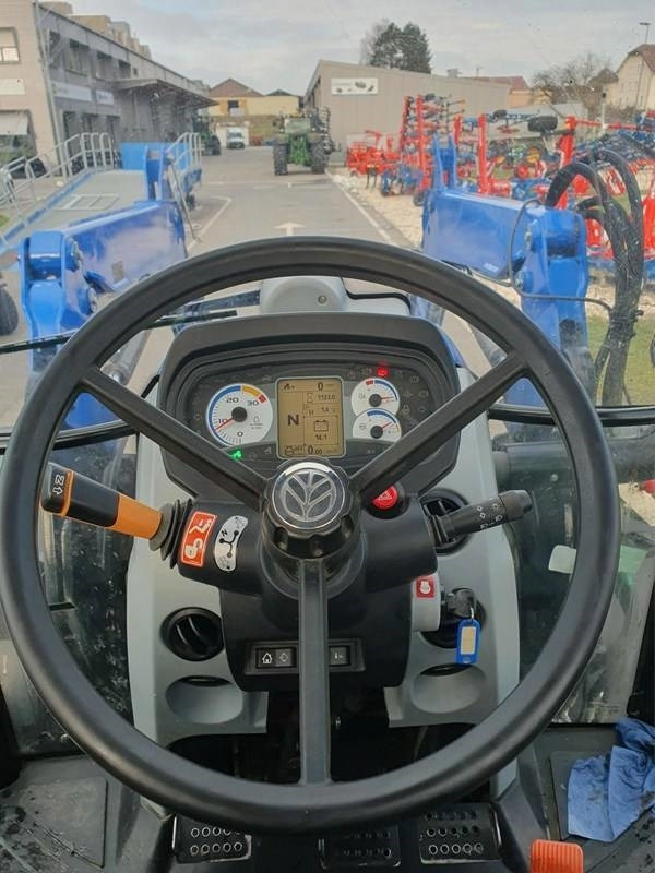 New Holland T 5.115 - Traktor: gambar 4 New Holland T 5.115 - Traktor: gambar 4