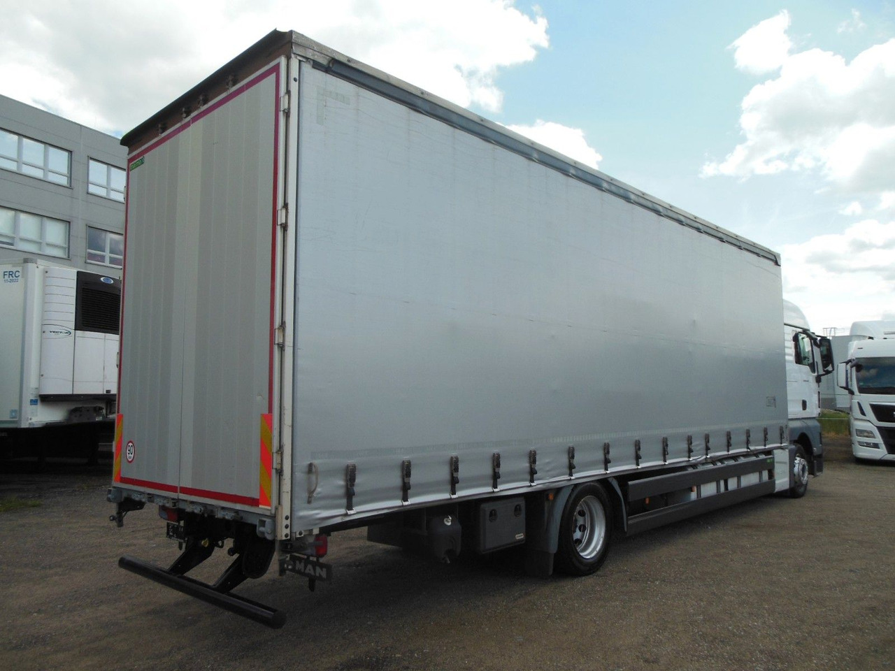 MAN TGX 18.460, XLX, VOLL LUFT, PRITSCHE 9,2M, TOP!! - Truk dengan terpal samping: gambar 3 MAN TGX 18.460, XLX, VOLL LUFT, PRITSCHE 9,2M, TOP!! - Truk dengan terpal samping: gambar 3