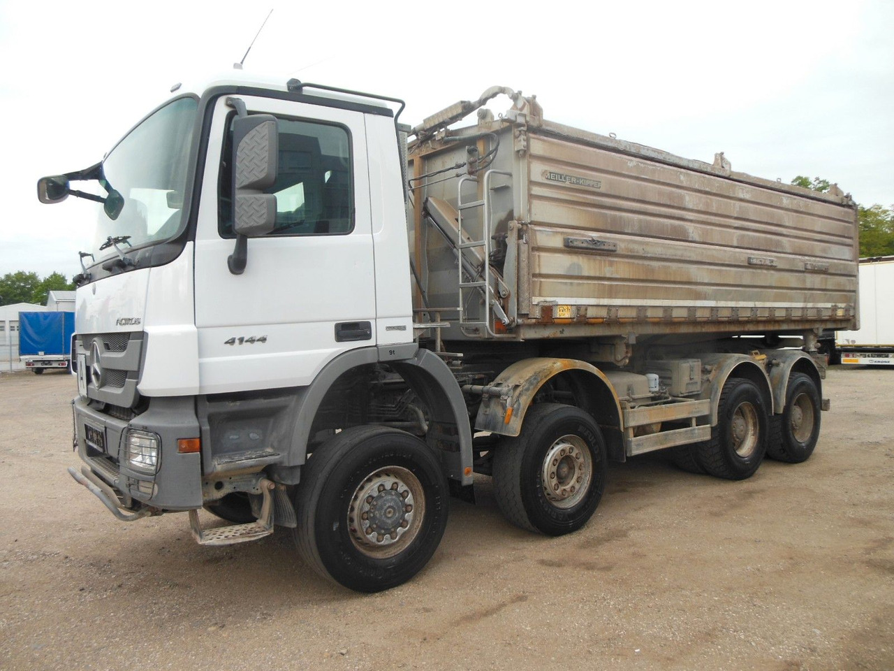 Mercedes-Benz ACTROS 4144, 8X6, 3 PEDALE, MEILLER, BODRMATIC - Truk jungkit: gambar 1 Mercedes-Benz ACTROS 4144, 8X6, 3 PEDALE, MEILLER, BODRMATIC - Truk jungkit: gambar 1