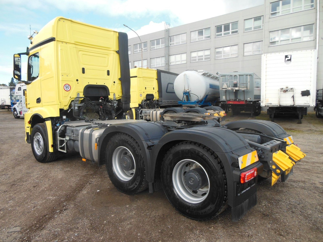 Mercedes-Benz ACTROS 3353, 6X4, 120.000 KG, TRK, 4 STÜCKS, - Tractor head: gambar 4 Mercedes-Benz ACTROS 3353, 6X4, 120.000 KG, TRK, 4 STÜCKS, - Tractor head: gambar 4